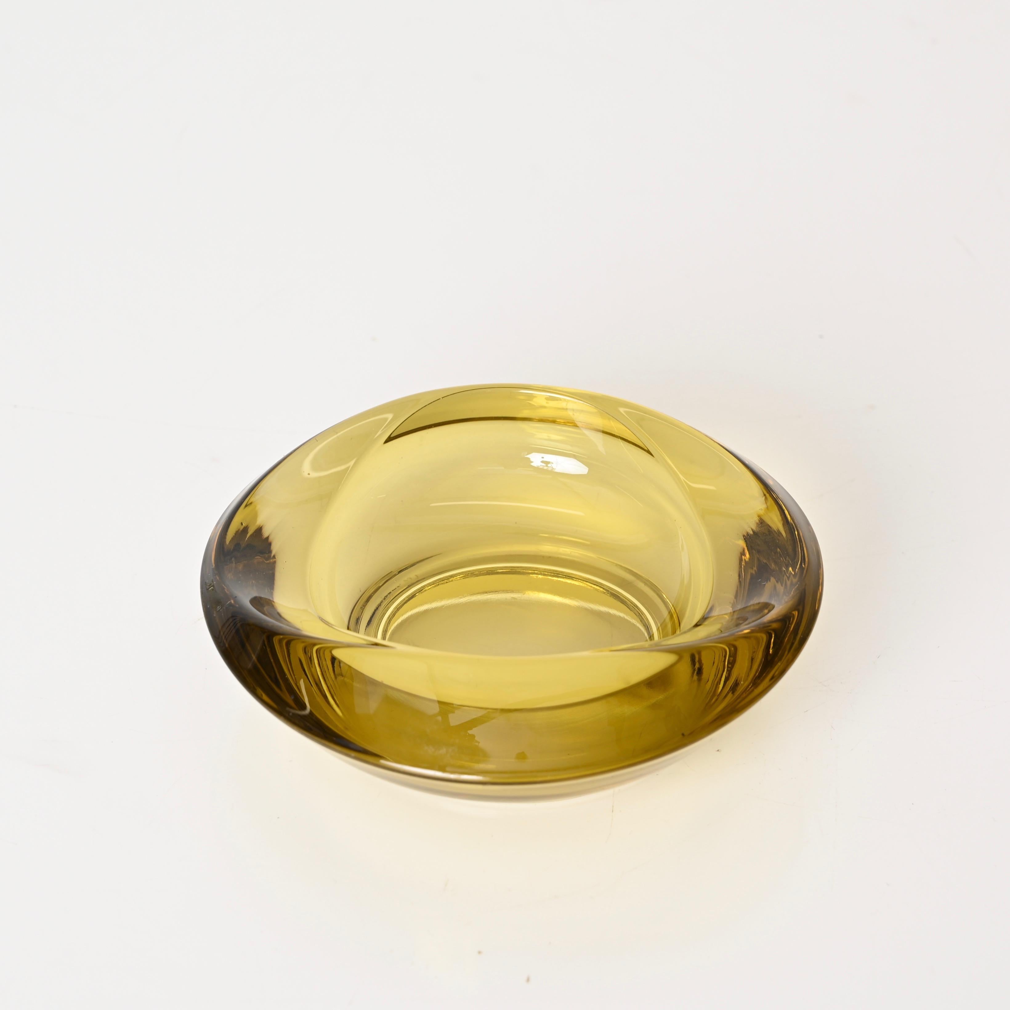 italien Bol ou cendrier Sommerso en verre de Murano jaune ambré, Italie, Flavio Poli 1960 en vente
