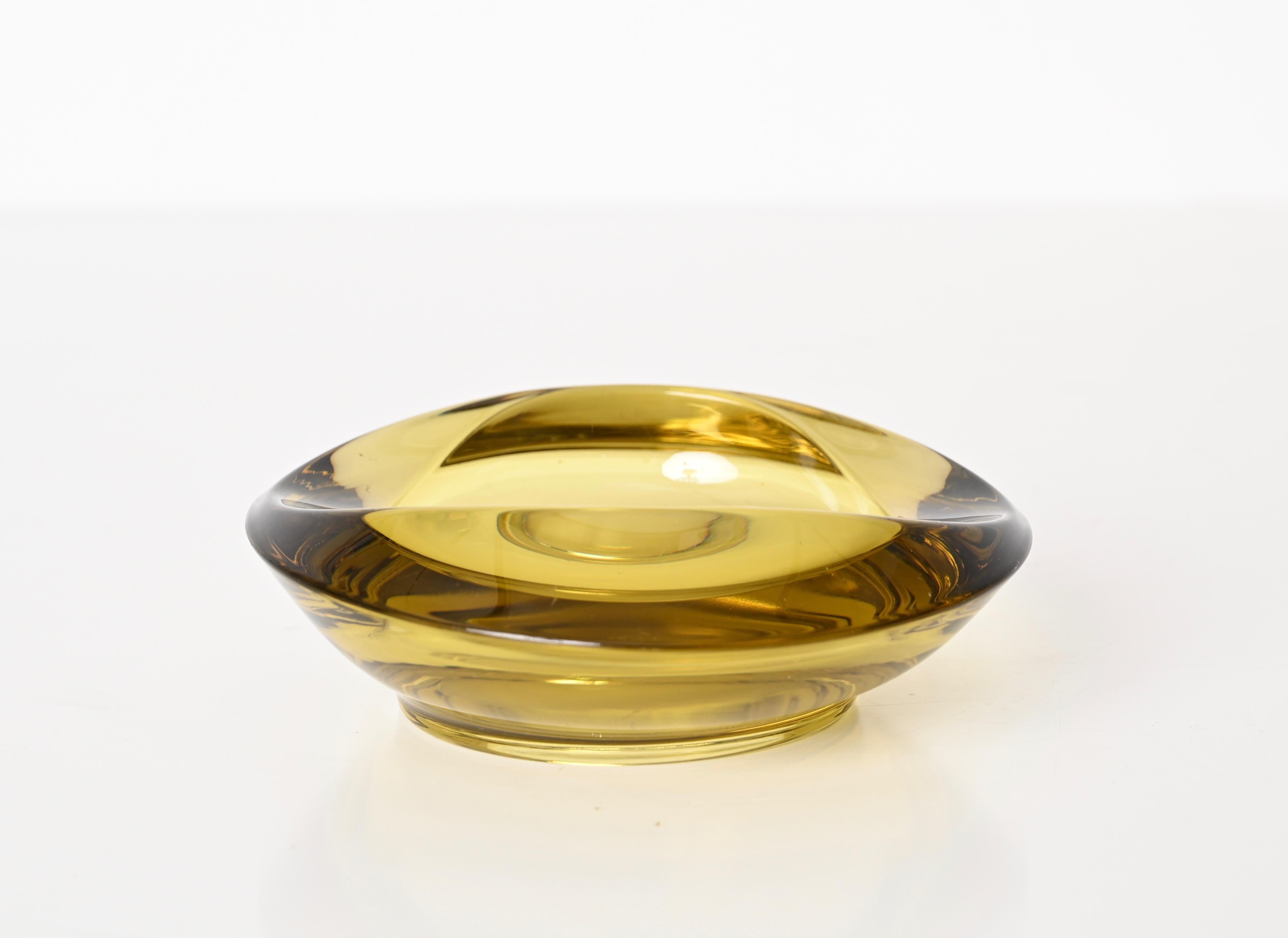 Fait main Bol ou cendrier Sommerso en verre de Murano jaune ambré, Italie, Flavio Poli 1960 en vente