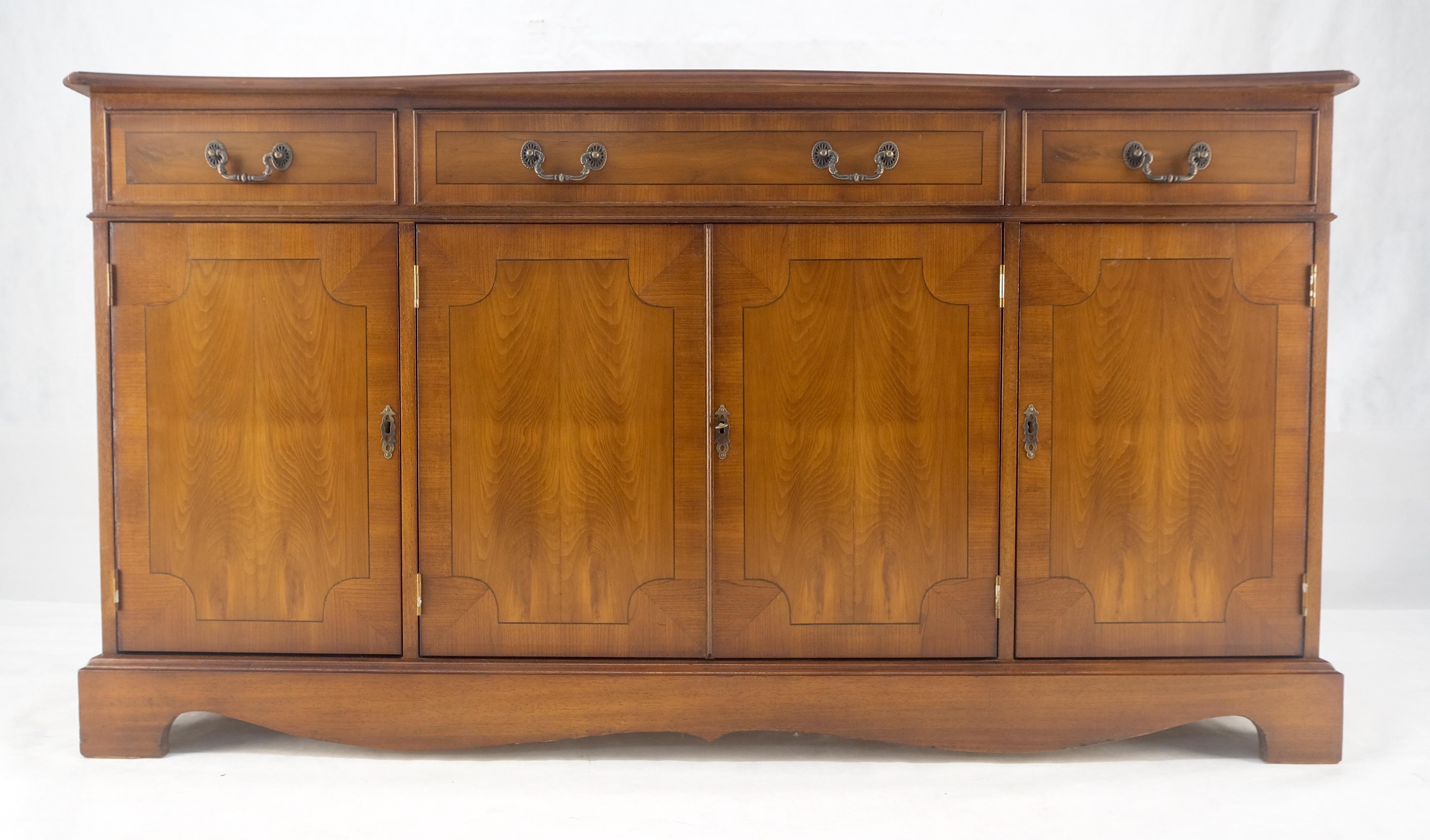 Credenza in legno di tasso ambrato a 4 cassetti con ante a scomparti c1979s Feder MINT In condizioni buone in vendita a Rockaway, NJ