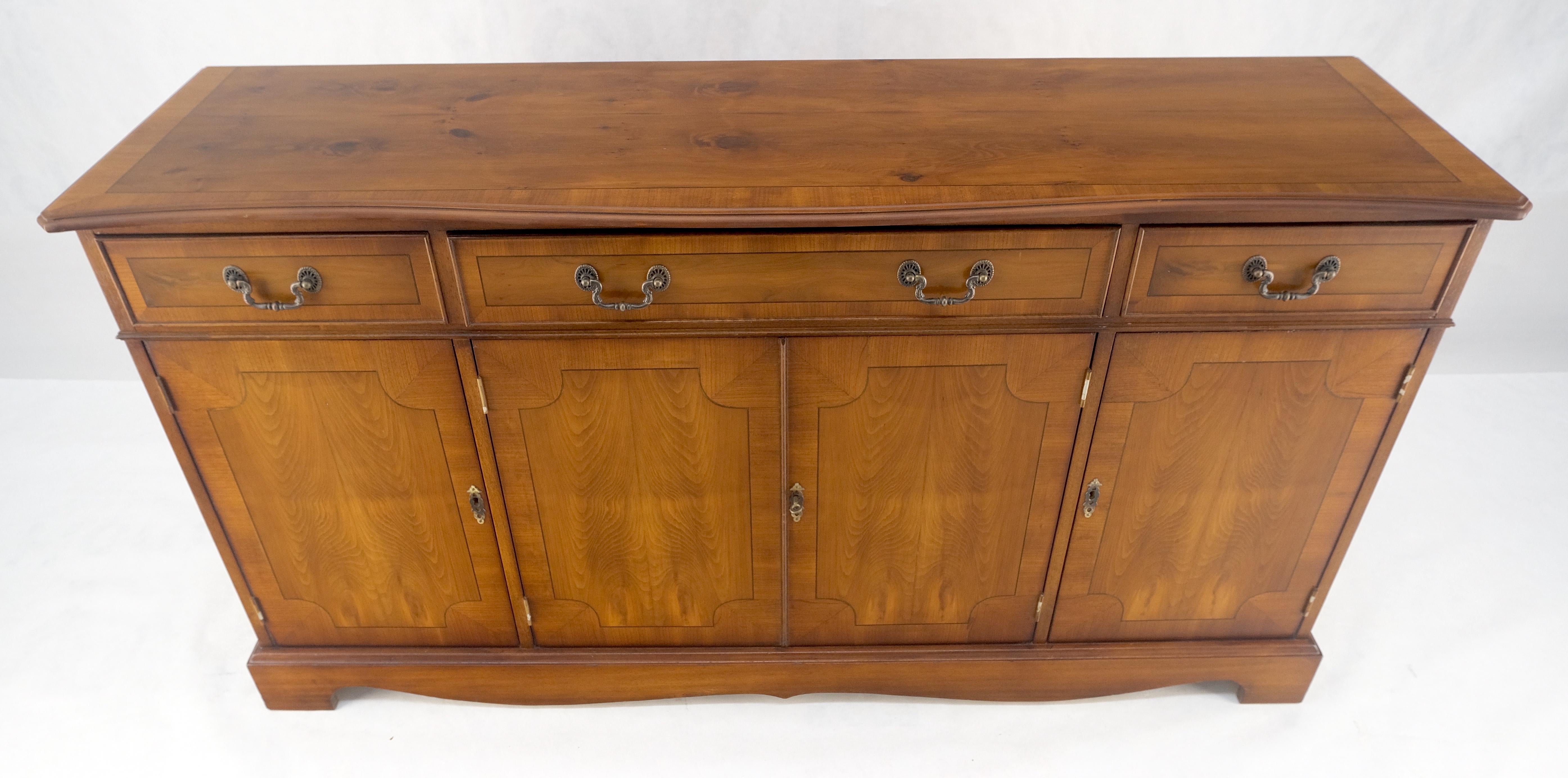XX secolo Credenza in legno di tasso ambrato a 4 cassetti con ante a scomparti c1979s Feder MINT in vendita