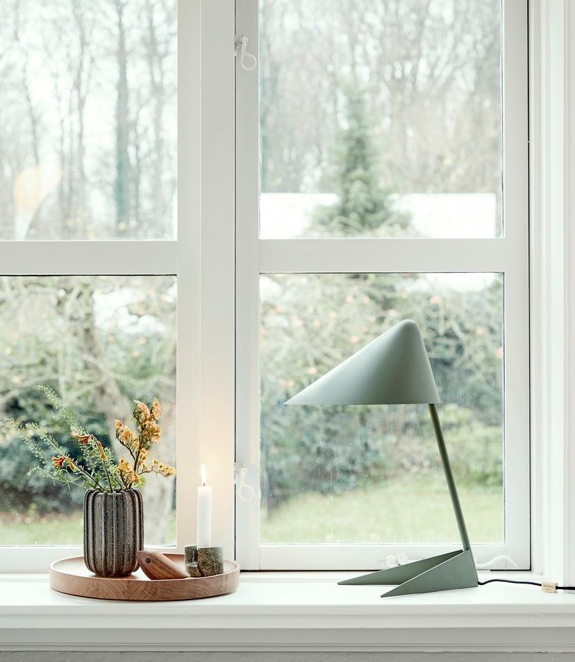 Lámpara de mesa Ambience Black Noir de latón macizo by Warm Nordic en Nuevo estado para la venta en Geneve, CH