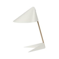 Ambience-Tischlampe aus weißem massivem Messing von Warm Nordic
