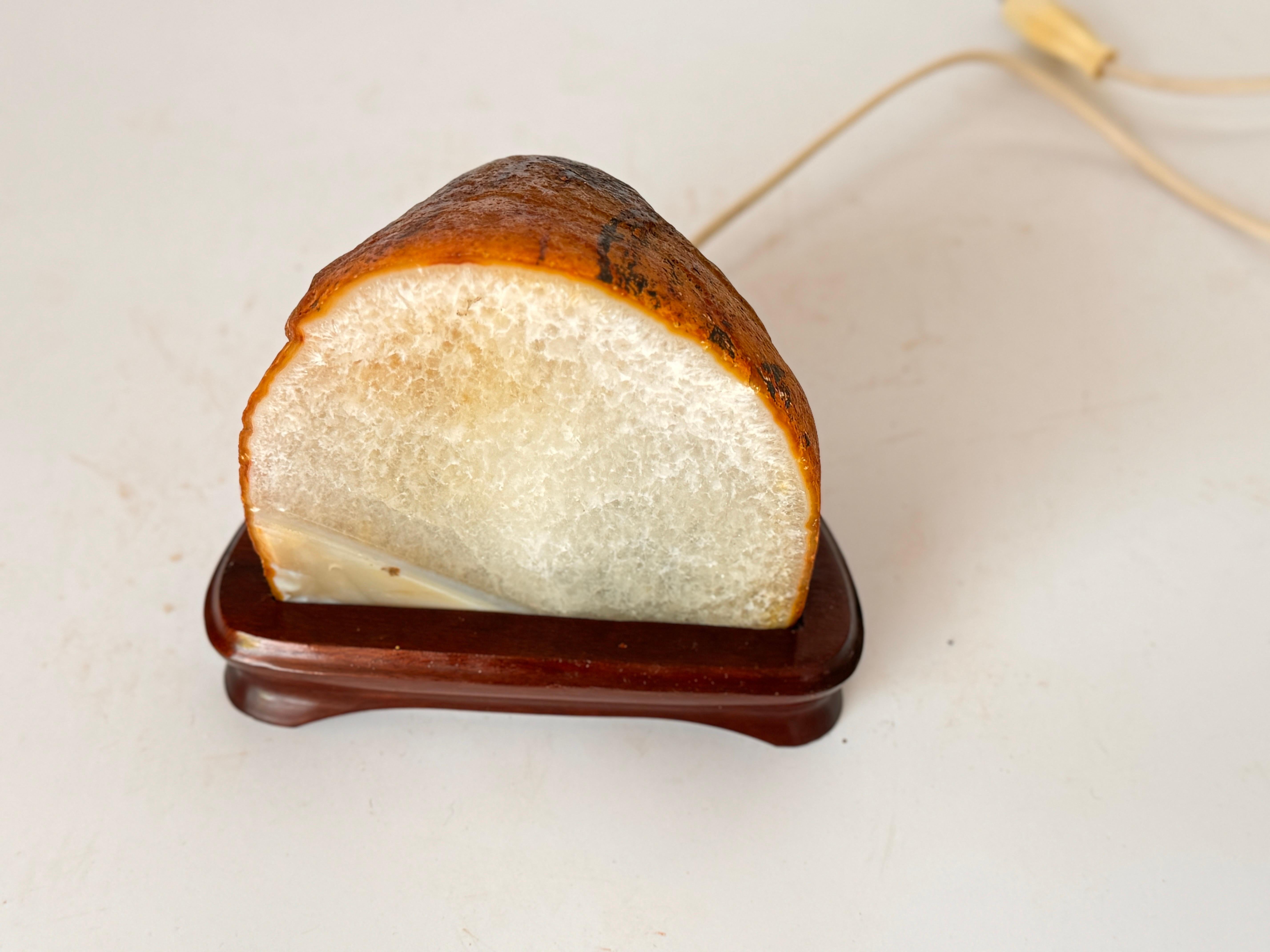 Amethyst Ambient table lamp in Alethyst 20th century Italy White and Brown Color For Sale