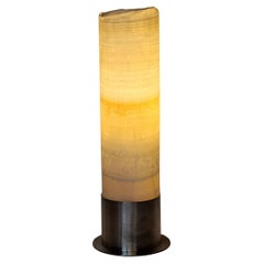 Lampe de bureau d'ambiance en onyx blanc avec base en acier inoxydable à dos en cuir