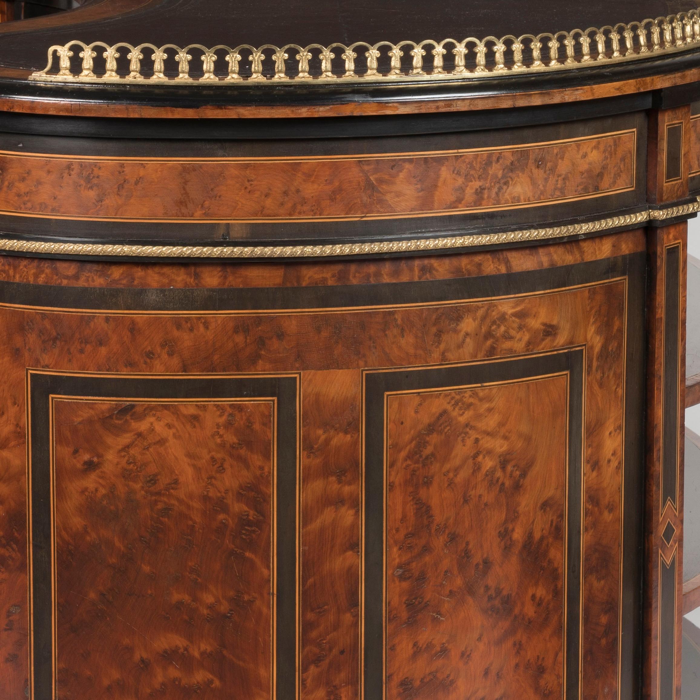Amboyna Burl Kidney Desk with Gilt Bronze, attributed to Gillows, circa 1870 For Sale 2