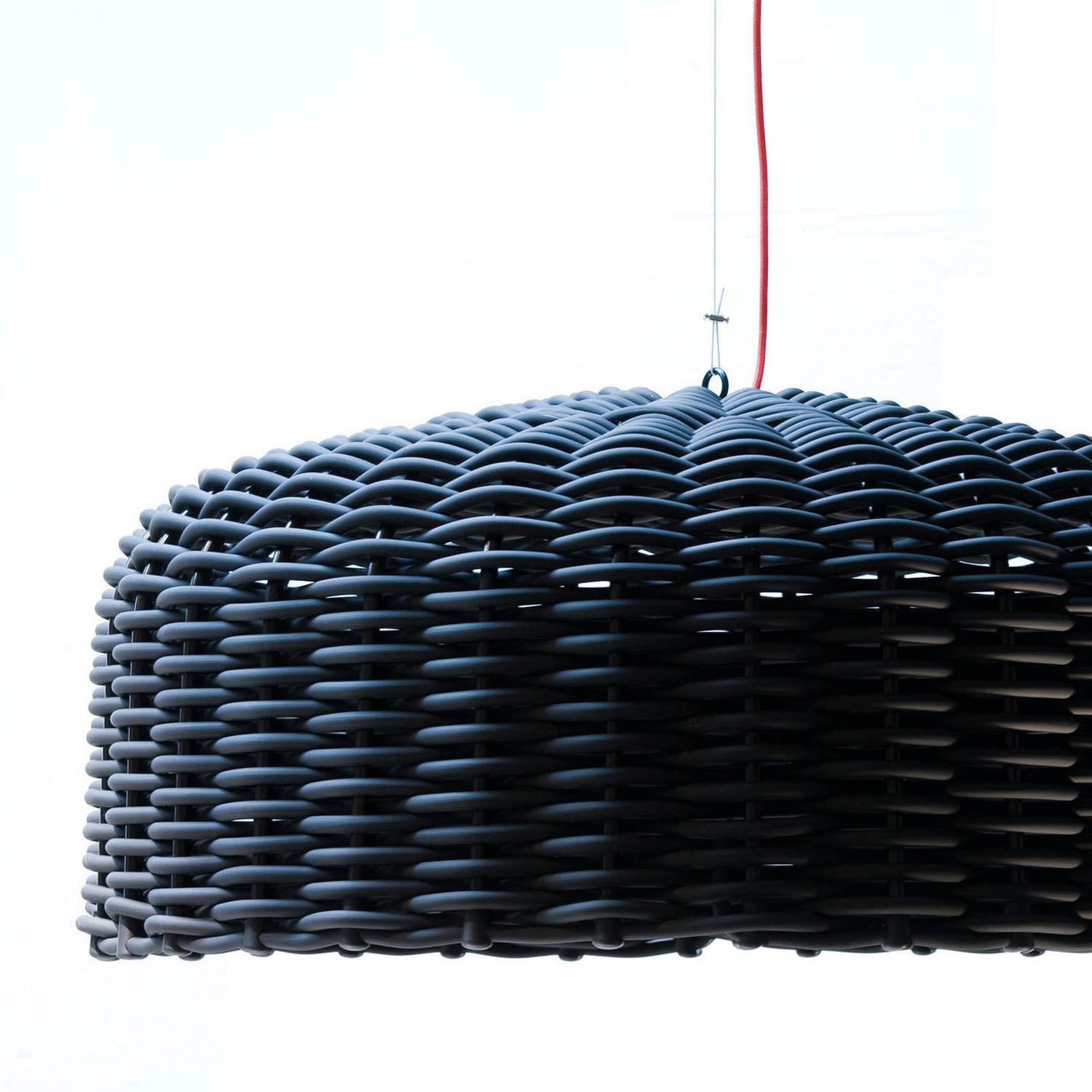 Suspension Ambra Black all in woven PVC in black matt finish.
For 1 bulb, lamp holder type E27, max 18 Watt, 220 Volts.
Bulb not included. Delivered with 250cm electric cable and 
with 200 cm steel cable.
Also available in woven PVC in glossy white