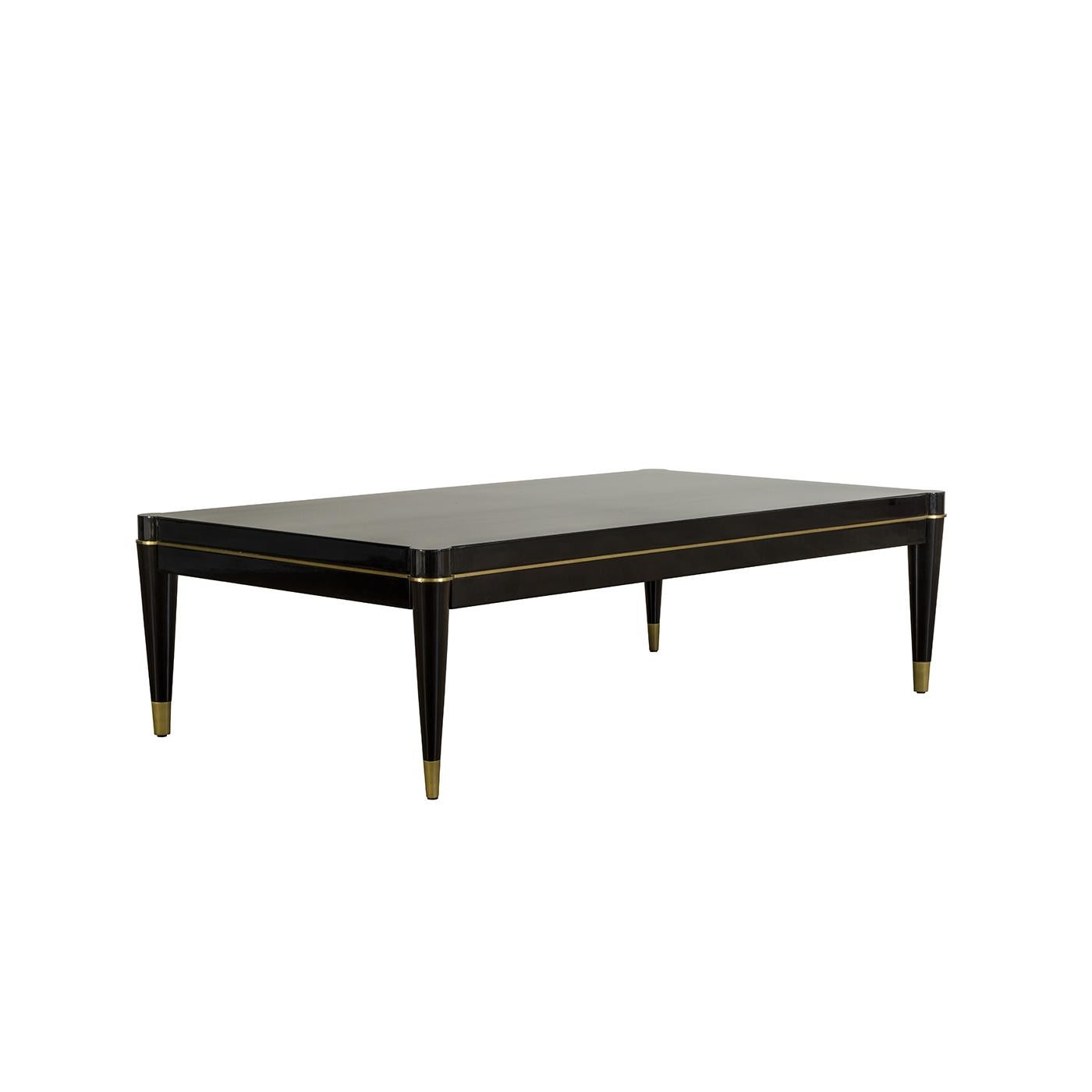 This stunning coffee table is an exquisite statement piece for either a modern or a Classic living room. Part of the Ambra collection, it can be combined with the others in the same series. The wooden structure comprises a base with four tapered