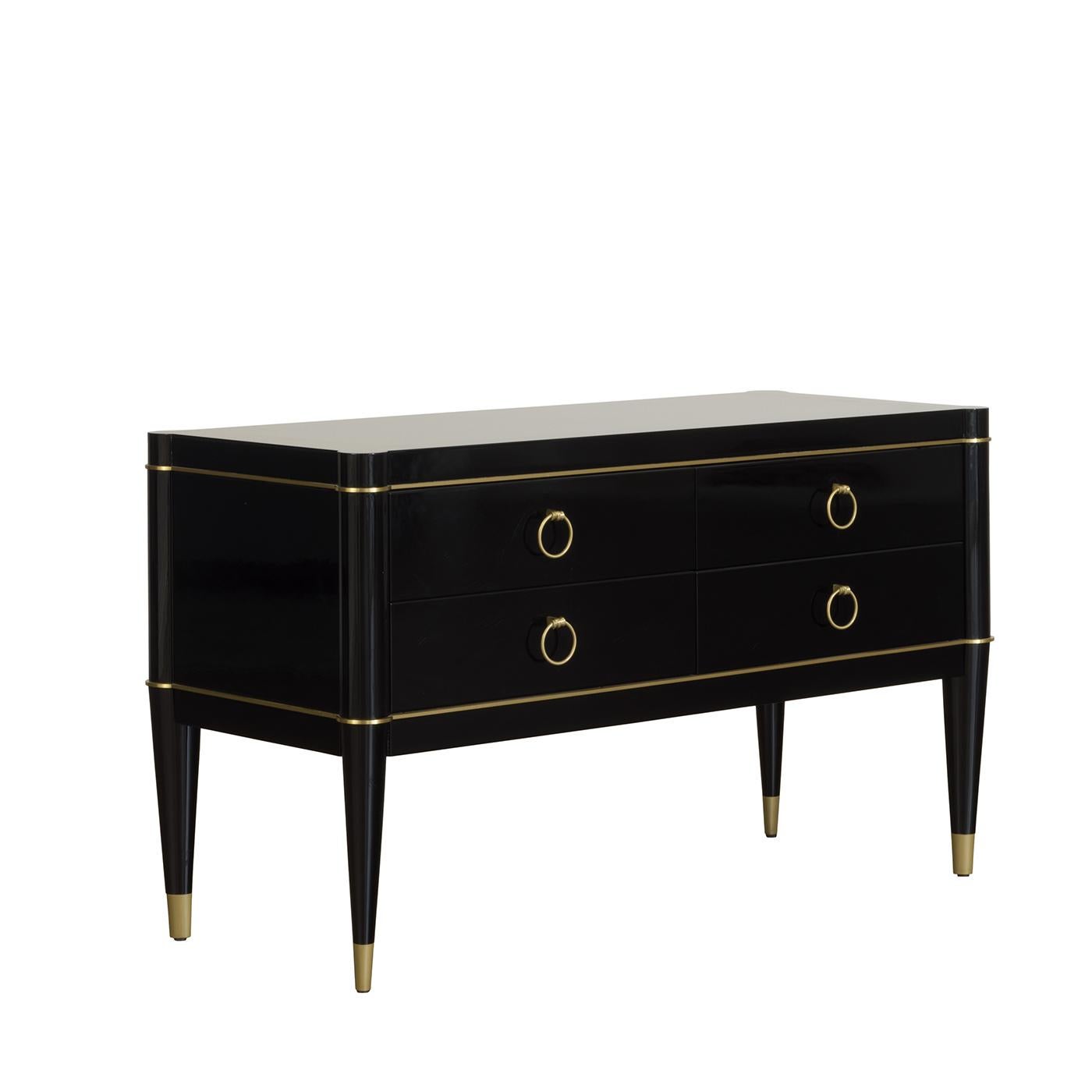 Ce superbe buffet ajoutera un charme glamour et rétro-chic à un intérieur classique ou moderne, utilisé comme console dans une entrée ou comme espace de présentation ou de rangement dans un salon, un bureau privé ou une salle à manger. Sa forme