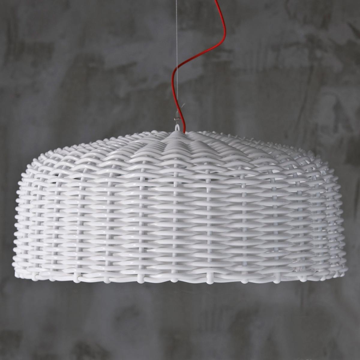 Suspension Ambra White all in woven PVC in white glossy finish.
For 1 bulb, lamp holder type E27, max 18 Watt, 220 Volts.
Bulb not included. Delivered with 250cm electric cable and 
with 200 cm steel cable.
Also available in woven PVC in black