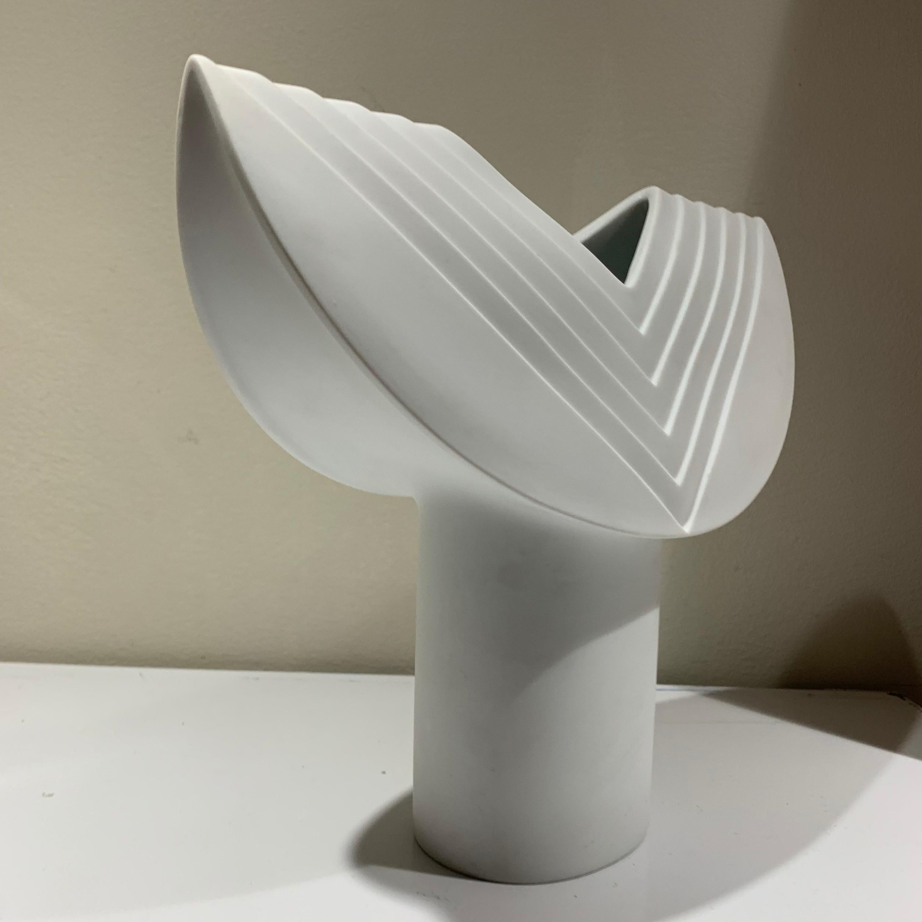 Allemand Vase en porcelaine blanche Ambrogio Pozzi pour Rosenthal Studio-Line, Autriche en vente