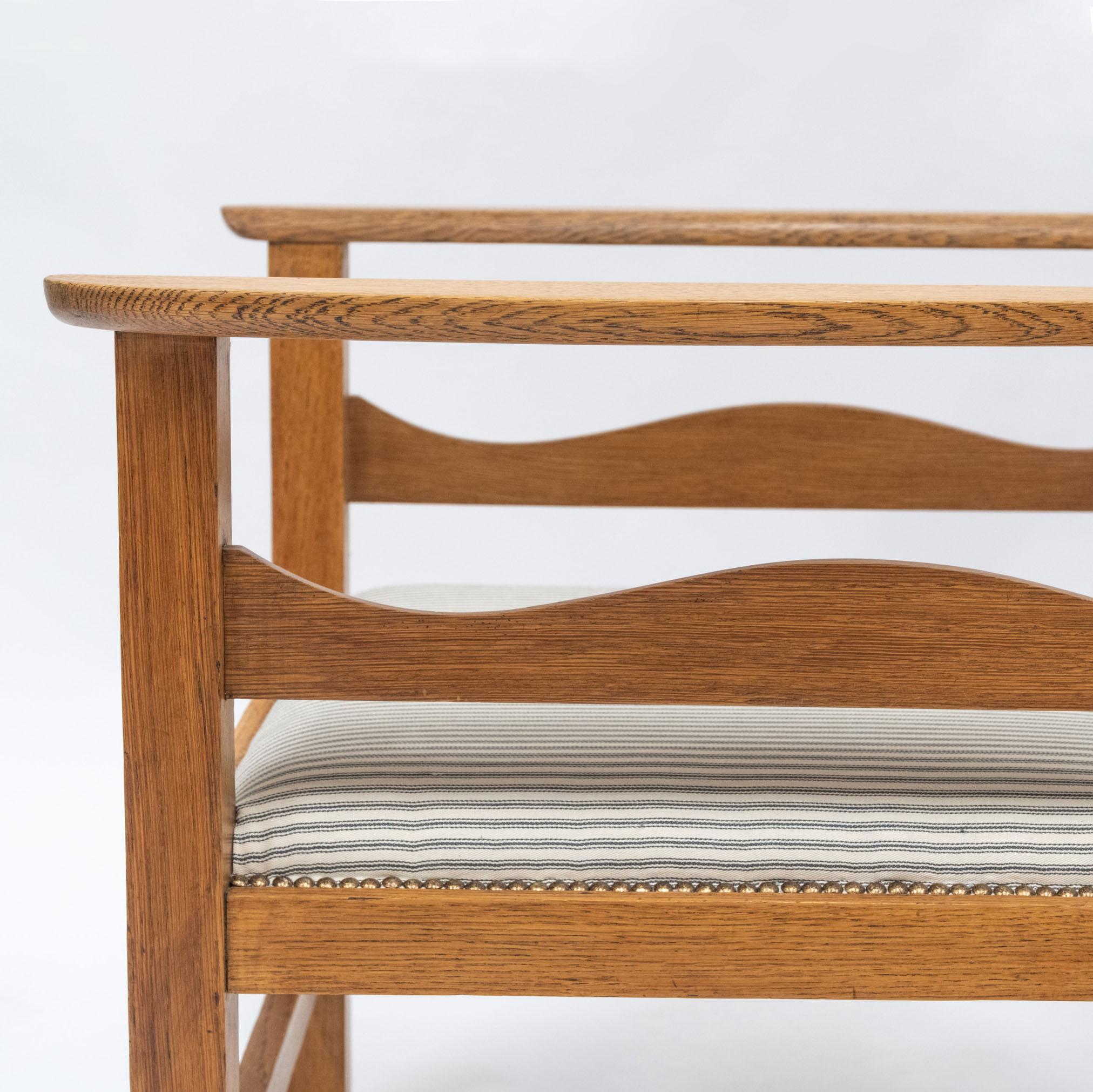 Ambrose Heal's Oak Arts & Crafts Reclining Chair (Arts and Crafts) im Angebot