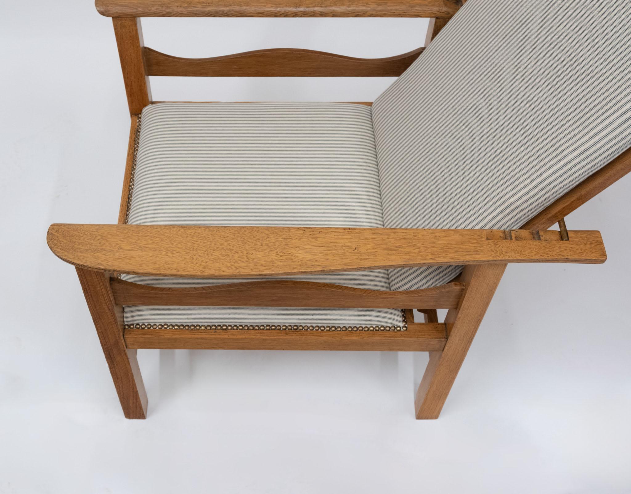 Ambrose Heal's Oak Arts & Crafts Reclining Chair (Handgefertigt) im Angebot