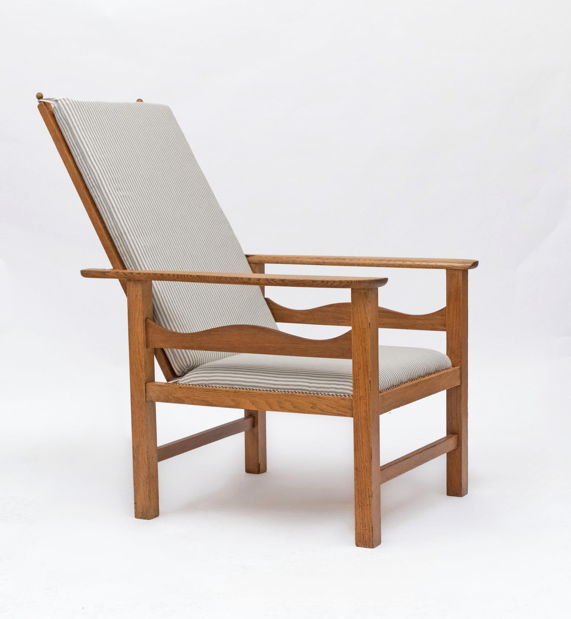 Ambrose Heal's Oak Arts & Crafts Reclining Chair (Baumwolle) im Angebot