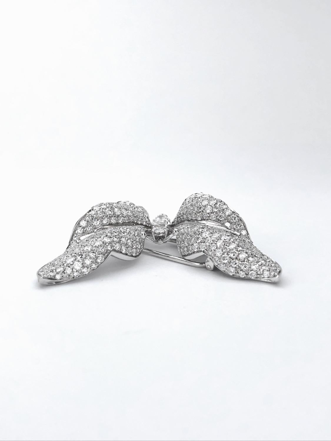 Ambrosi 18 Karat White Gold, 7.38 Carat Diamond Butterfly Brooch In New Condition For Sale In New York, NY