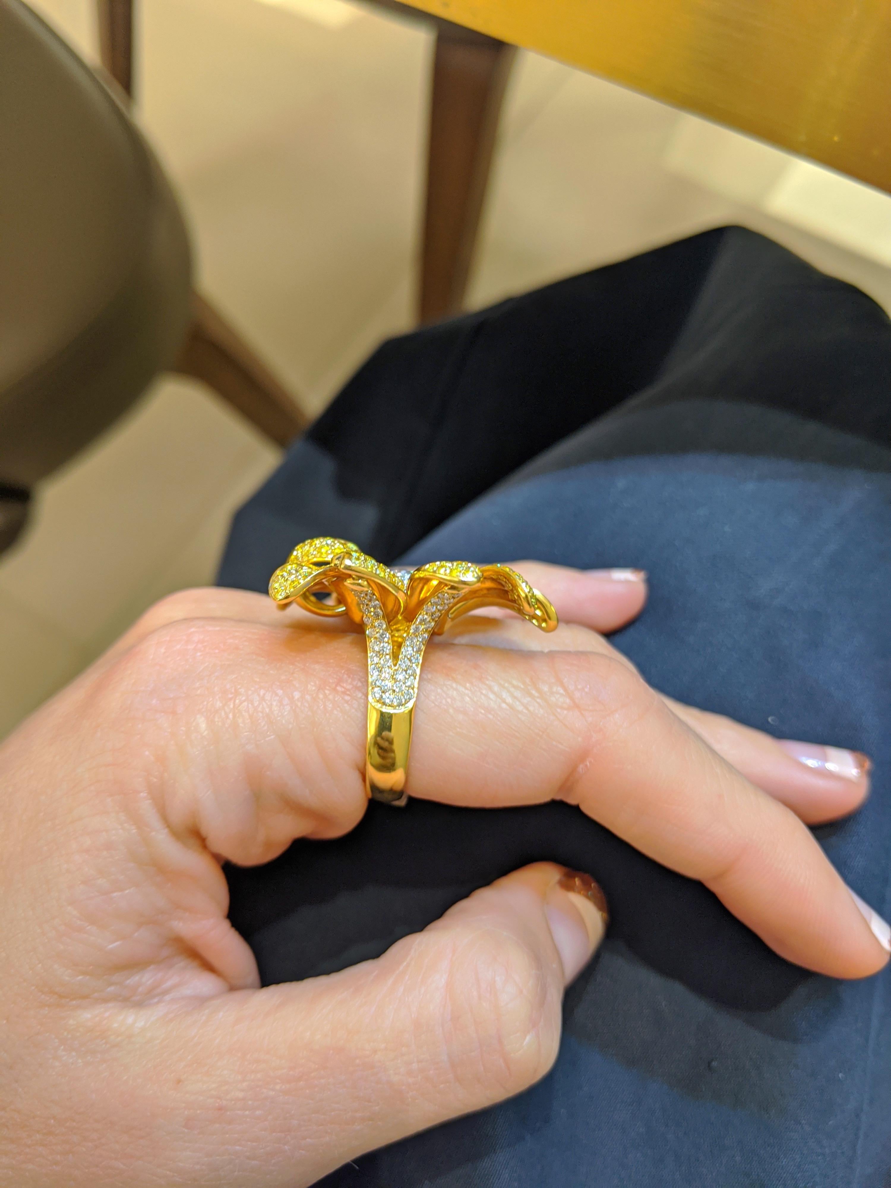 Ambrosi Bague fleur de marguerite en or jaune 18 carats avec diamants jaunes et blancs en vente 8