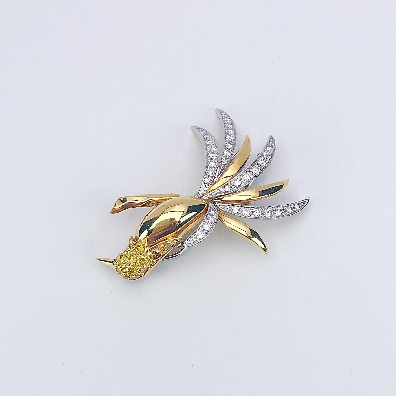 Round Cut Ambrosi 18 Karat Yellow Gold Hummingbird Brooch with Yellow and White Diamonds For Sale