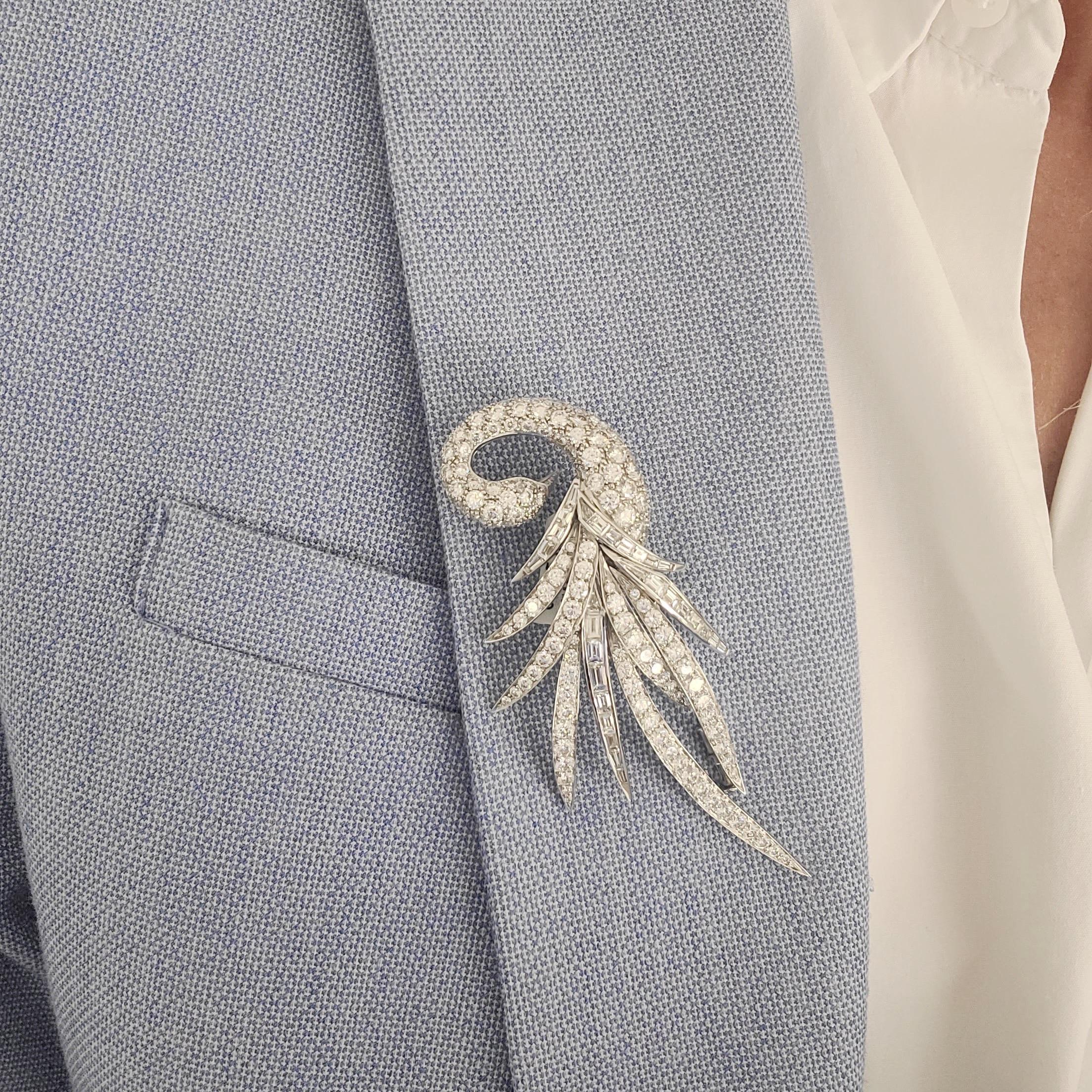 Contemporaneo Ambrosi Cellini in oro 18KT, 10,96 carati, diamante baguette e rotondo Swan Brooche in vendita
