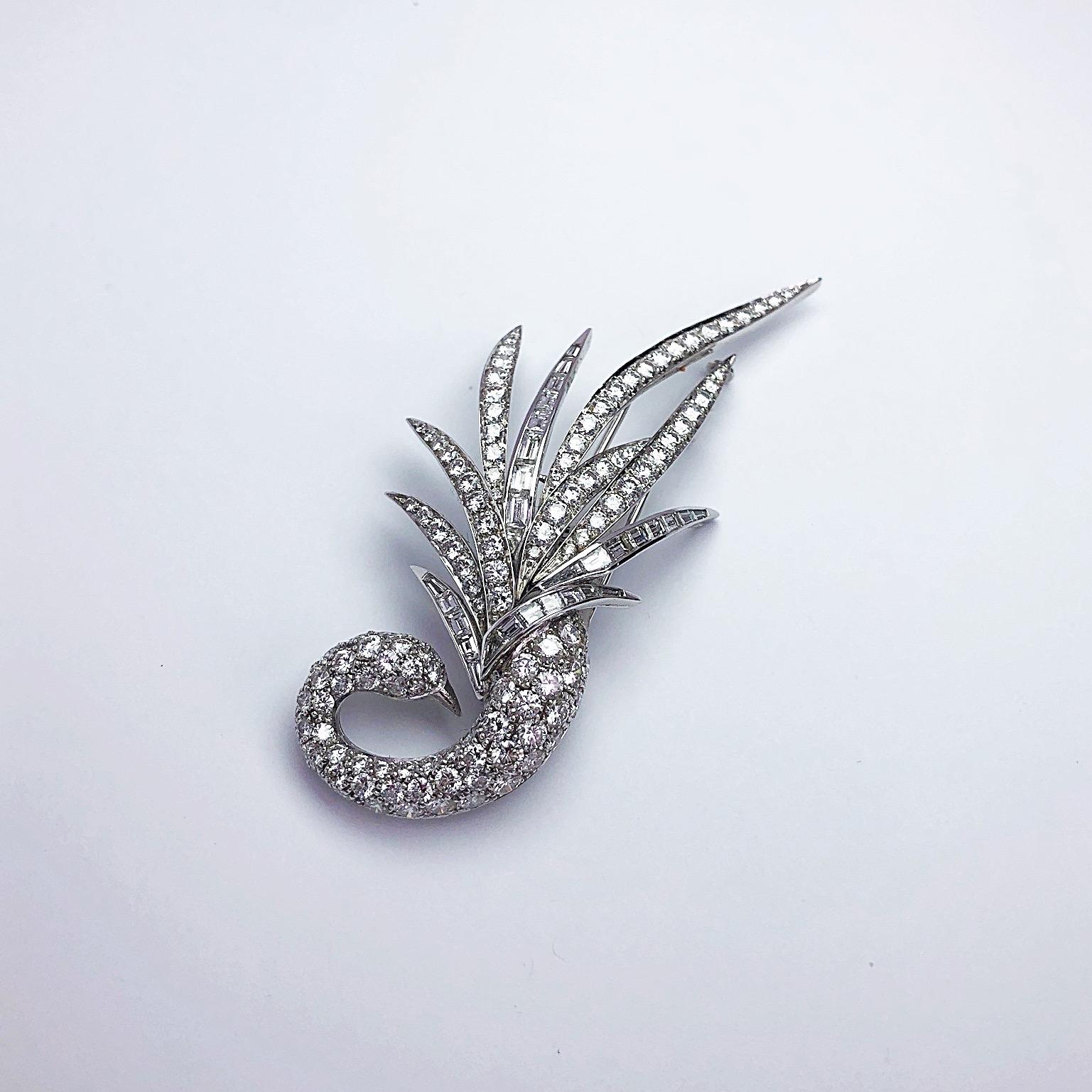 Ambrosi Cellini 18KT Gold, 10.96 Carat, Baguette and Round Diamond Swan Brooche For Sale 2