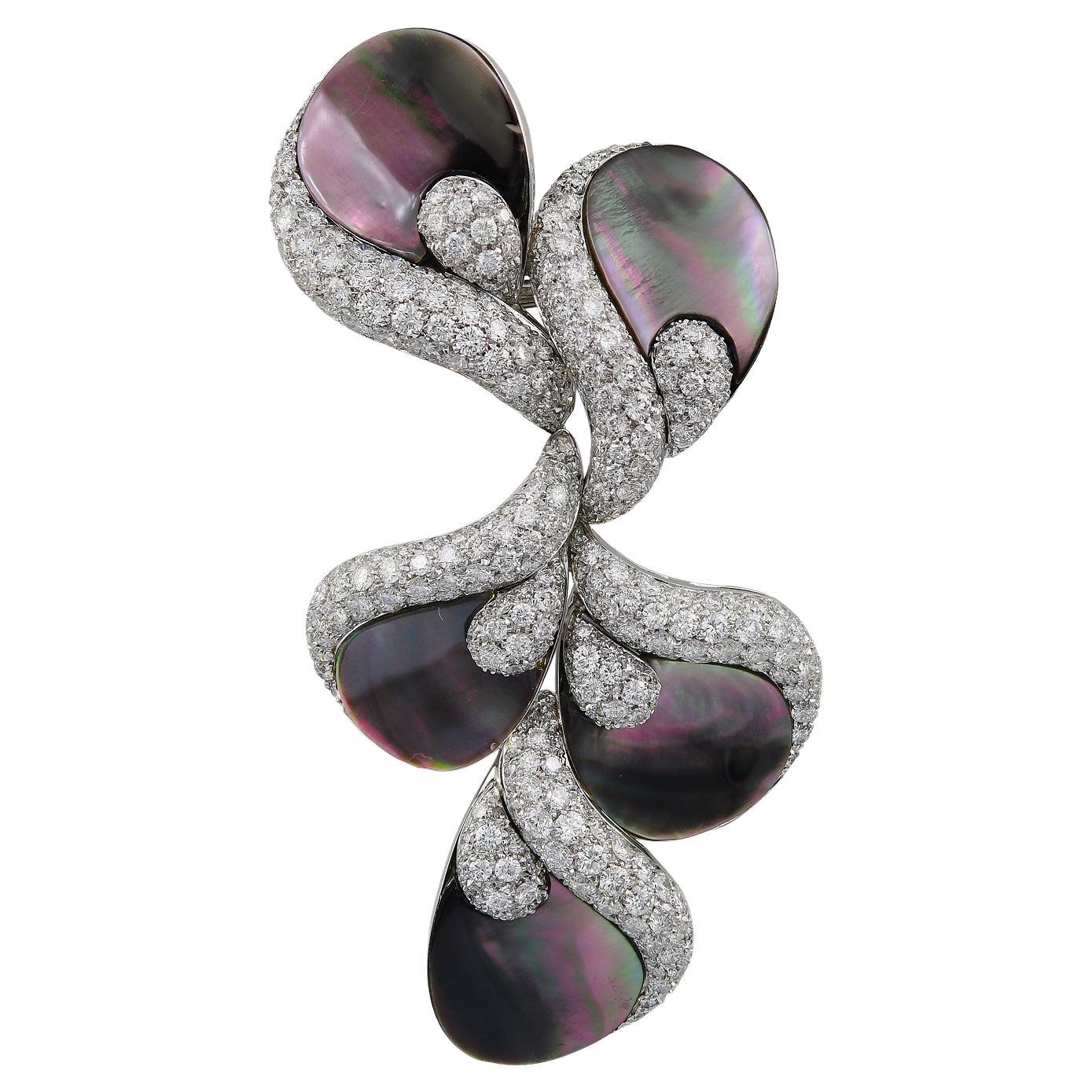 Ambrosi Perlmutt-Blumenbrosche mit Diamanten
