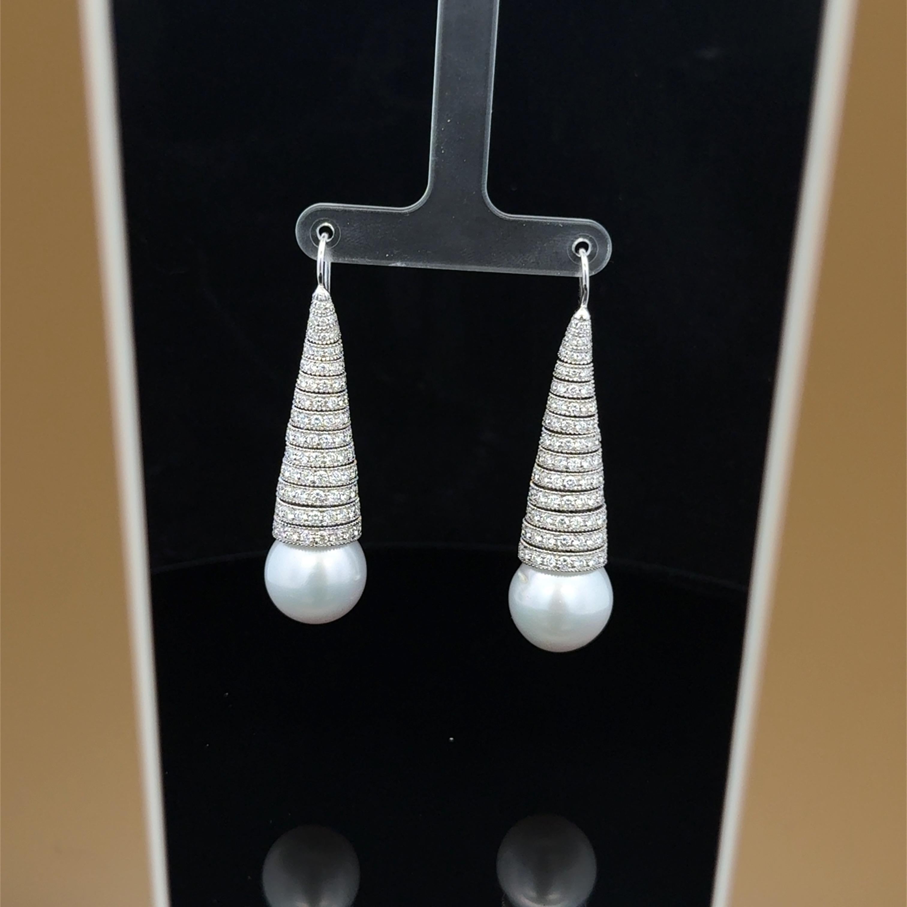 Ambrosi für Cellini 18KT WG, Diamant 6,48 Karat & Südseeperlen Kegelohrringe (Rundschliff) im Angebot