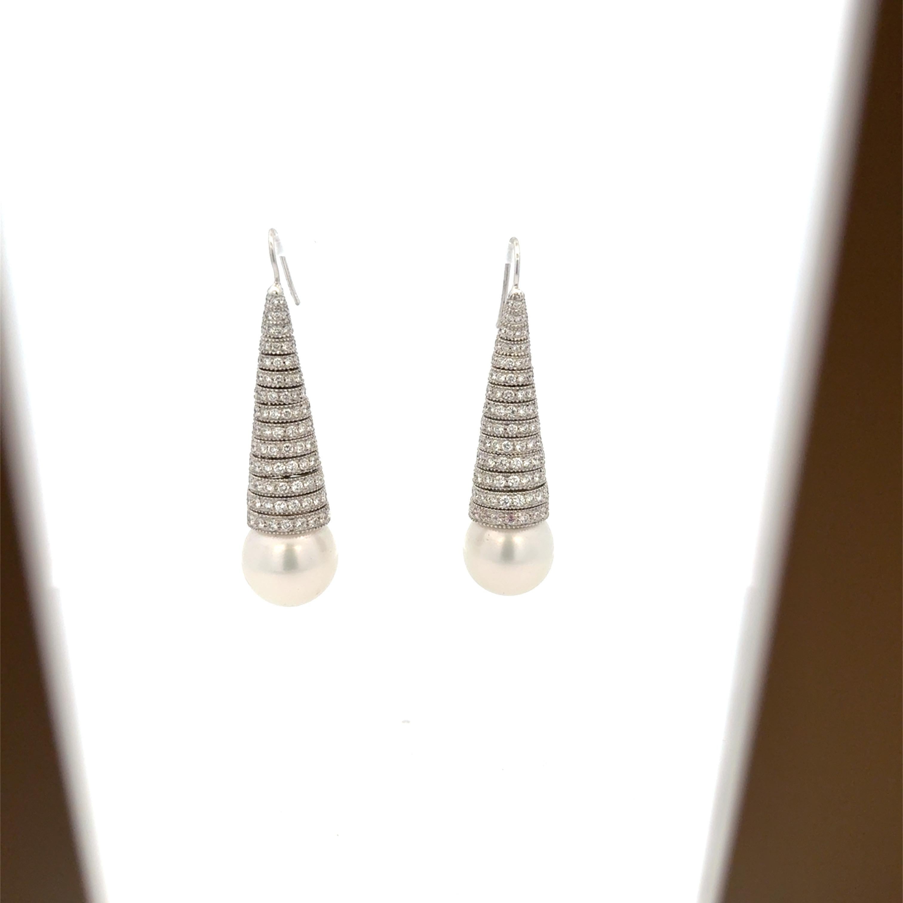 Ambrosi für Cellini 18KT WG, Diamant 6,48 Karat & Südseeperlen Kegelohrringe im Angebot 1