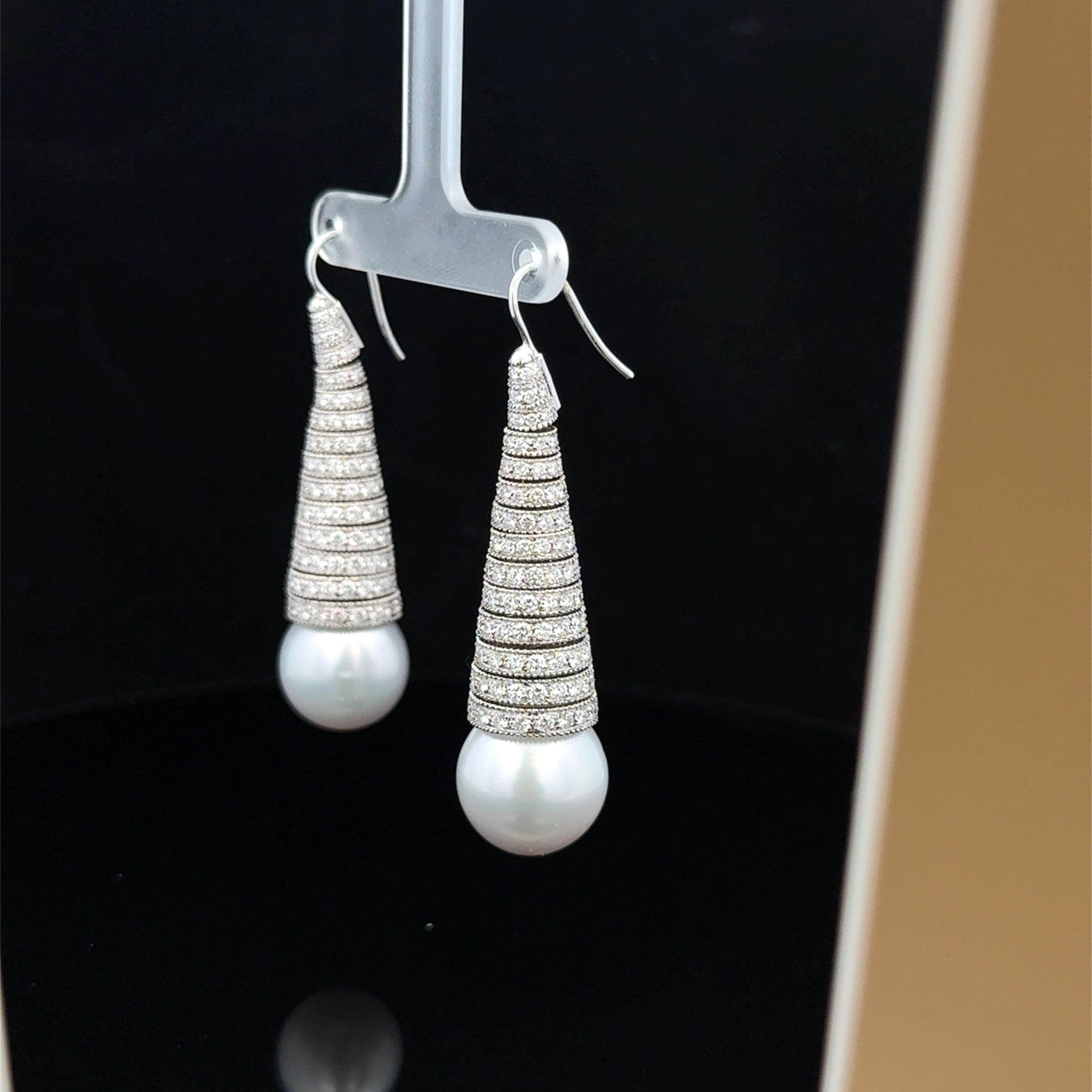 Ambrosi für Cellini 18KT WG, Diamant 6,48 Karat & Südseeperlen Kegelohrringe im Angebot 2