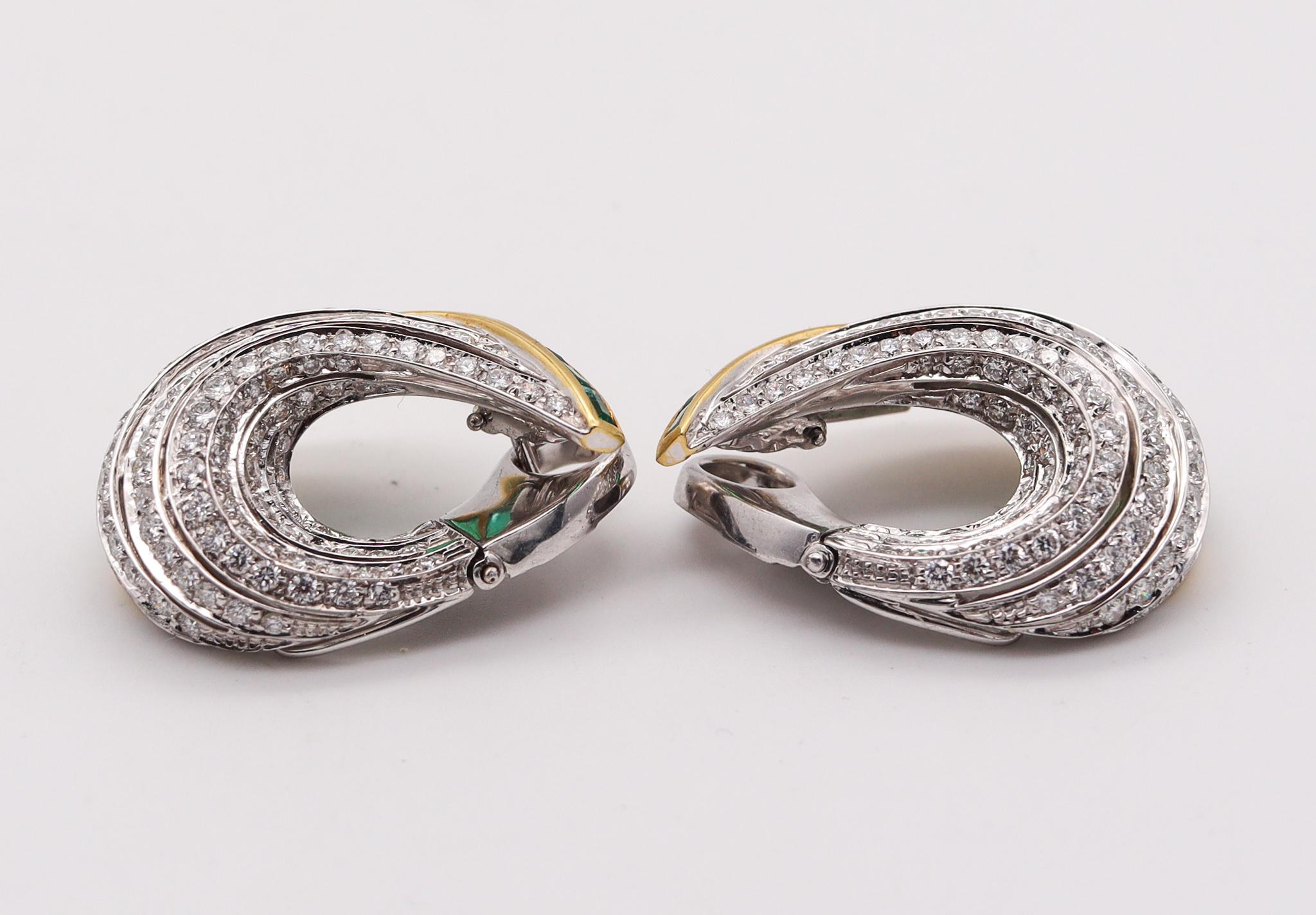 Moderniste Ambrosi Milano Boucles d'oreilles en or 18 carats avec émeraudes et diamants de 9,08 carats en vente