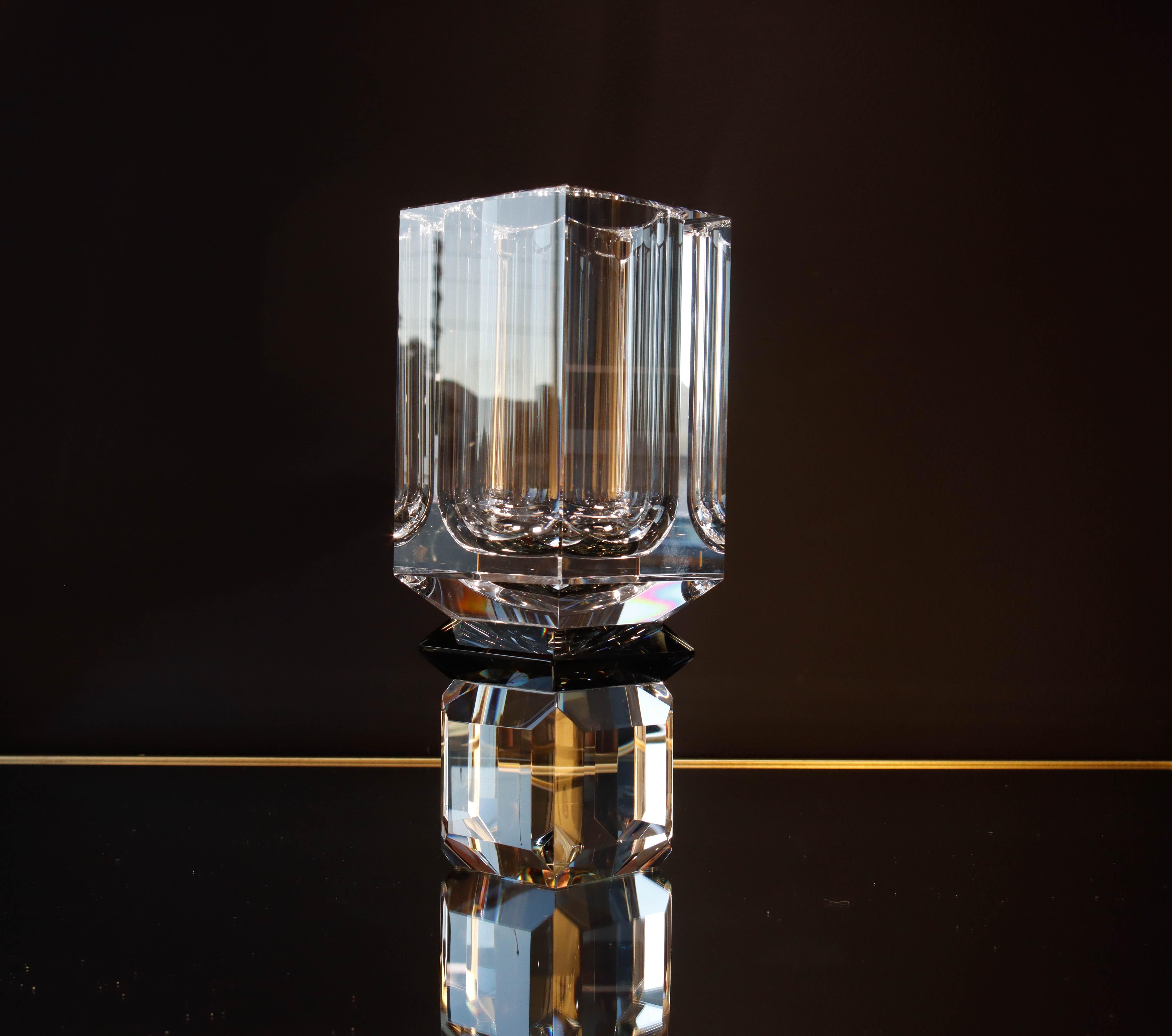 Ambrosià Crystal Flower Vase harmonizes colored and clear crystals, giving this art deco vase the title of 