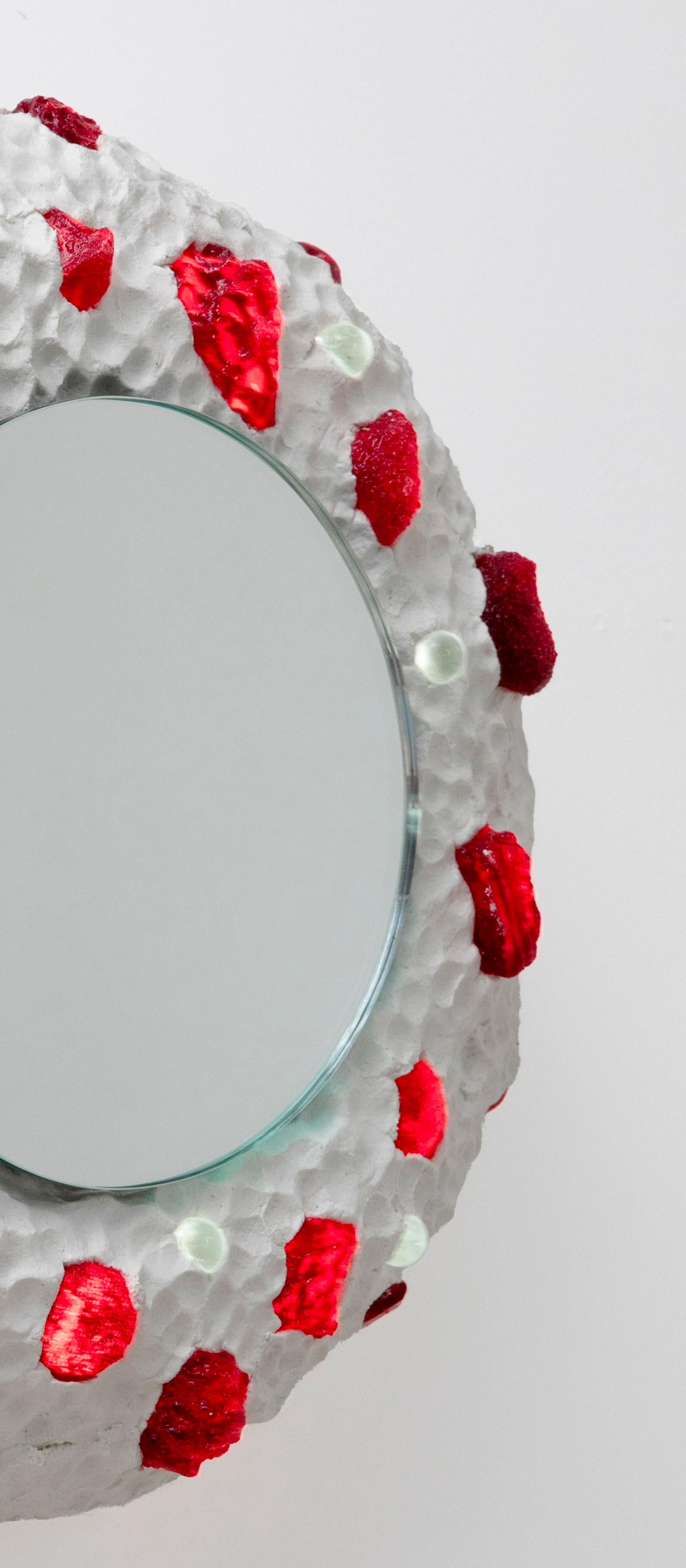 Postmoderne Miroir Ambrosia en résine moulée et quincaillerie en métal par Joseph Algieri en vente