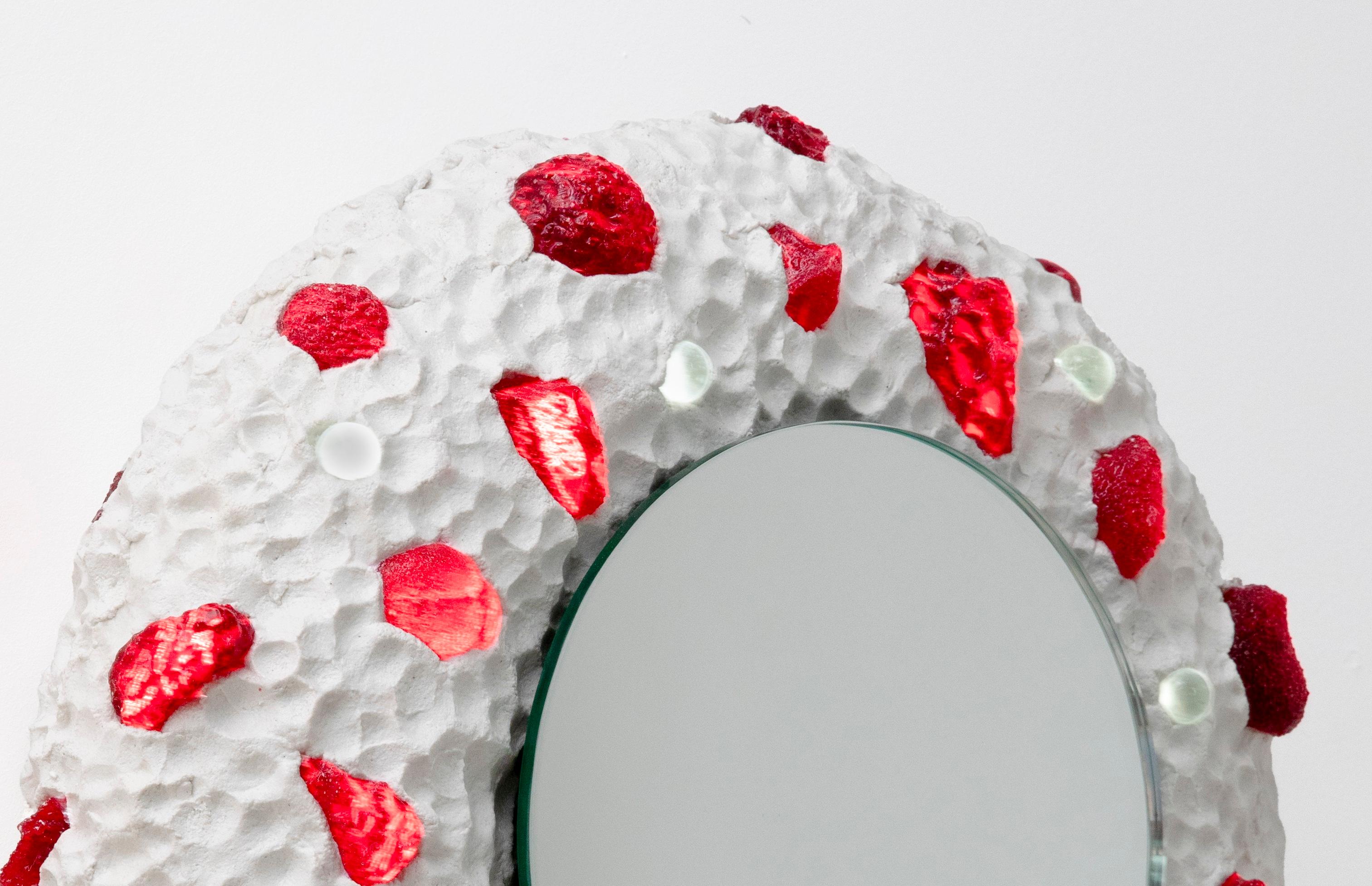 Moulage Miroir Ambrosia en résine moulée et quincaillerie en métal par Joseph Algieri en vente