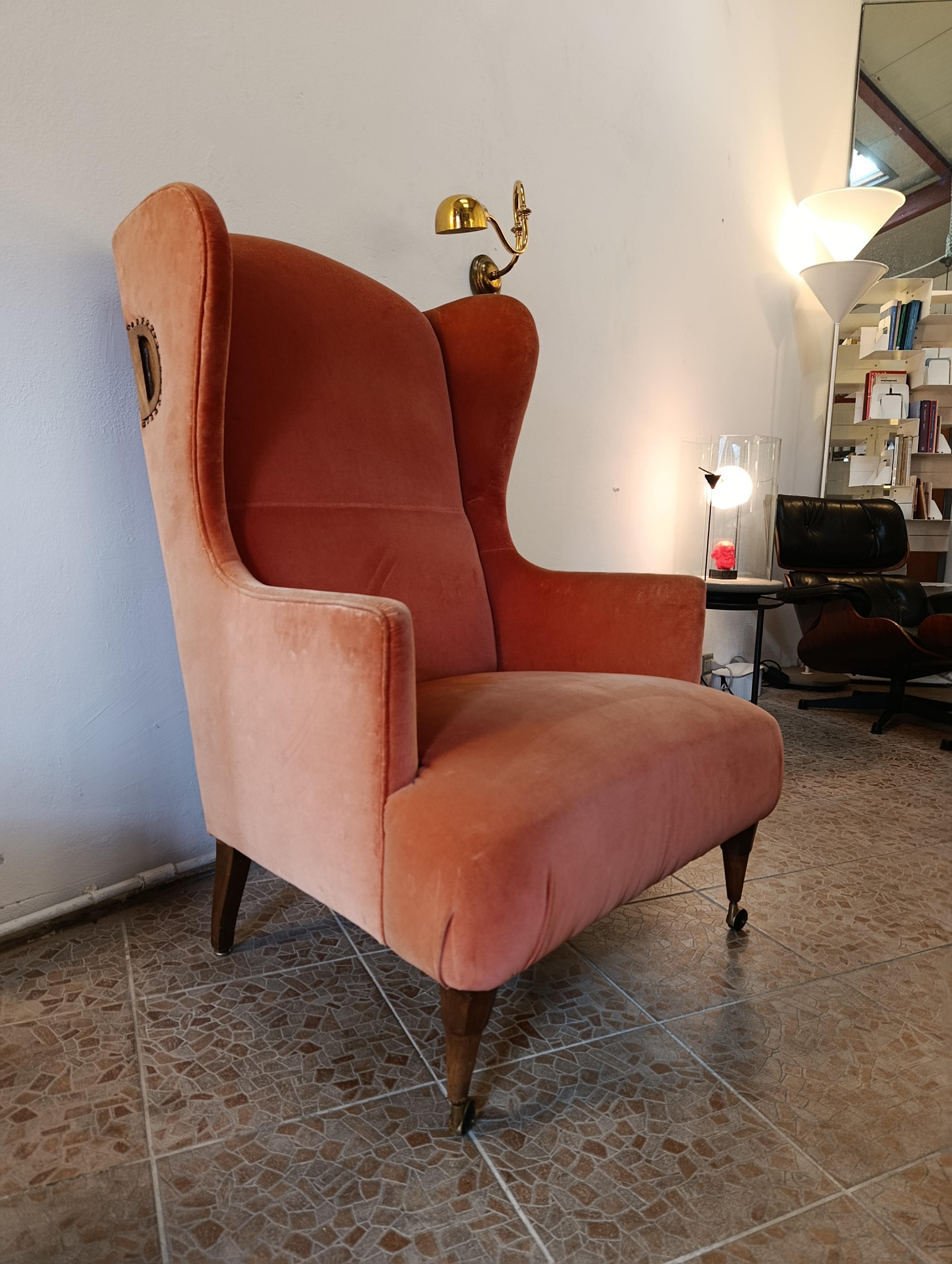 Seltener und sehr begehrter Sessel *Ambrosianeum* von **Luigi Caccia Dominioni**, einem der einflussreichsten Meister des italienischen Designs des 20. Dieses für die Mailänder Kultureinrichtung Ambrosianeum entworfene Stück verkörpert die