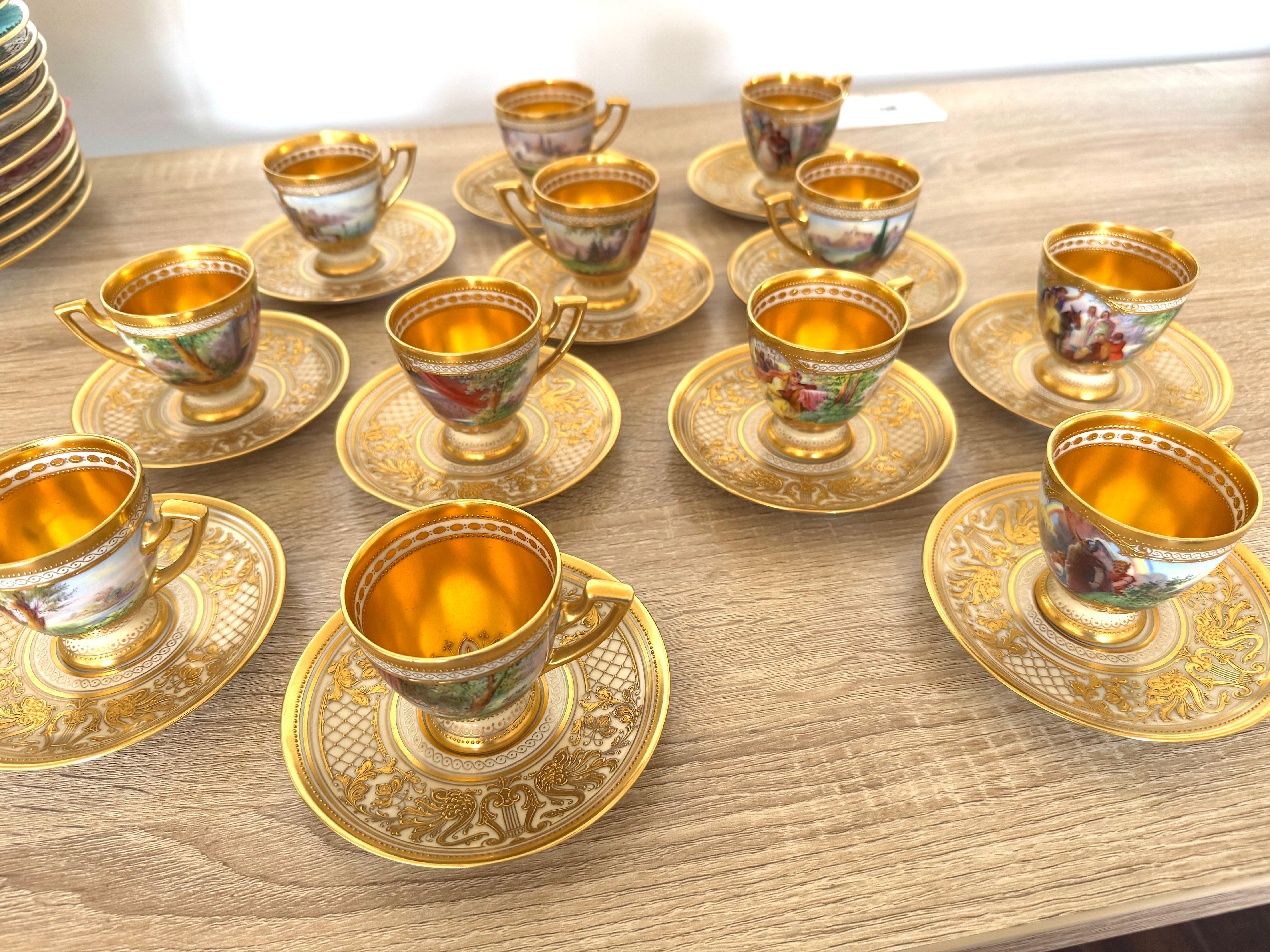 Dipinto a mano Set di tazze da caffè demitasse Ambrosius Lamm Dresden Opera Set di 4 tazze da caffè demitasse in vendita