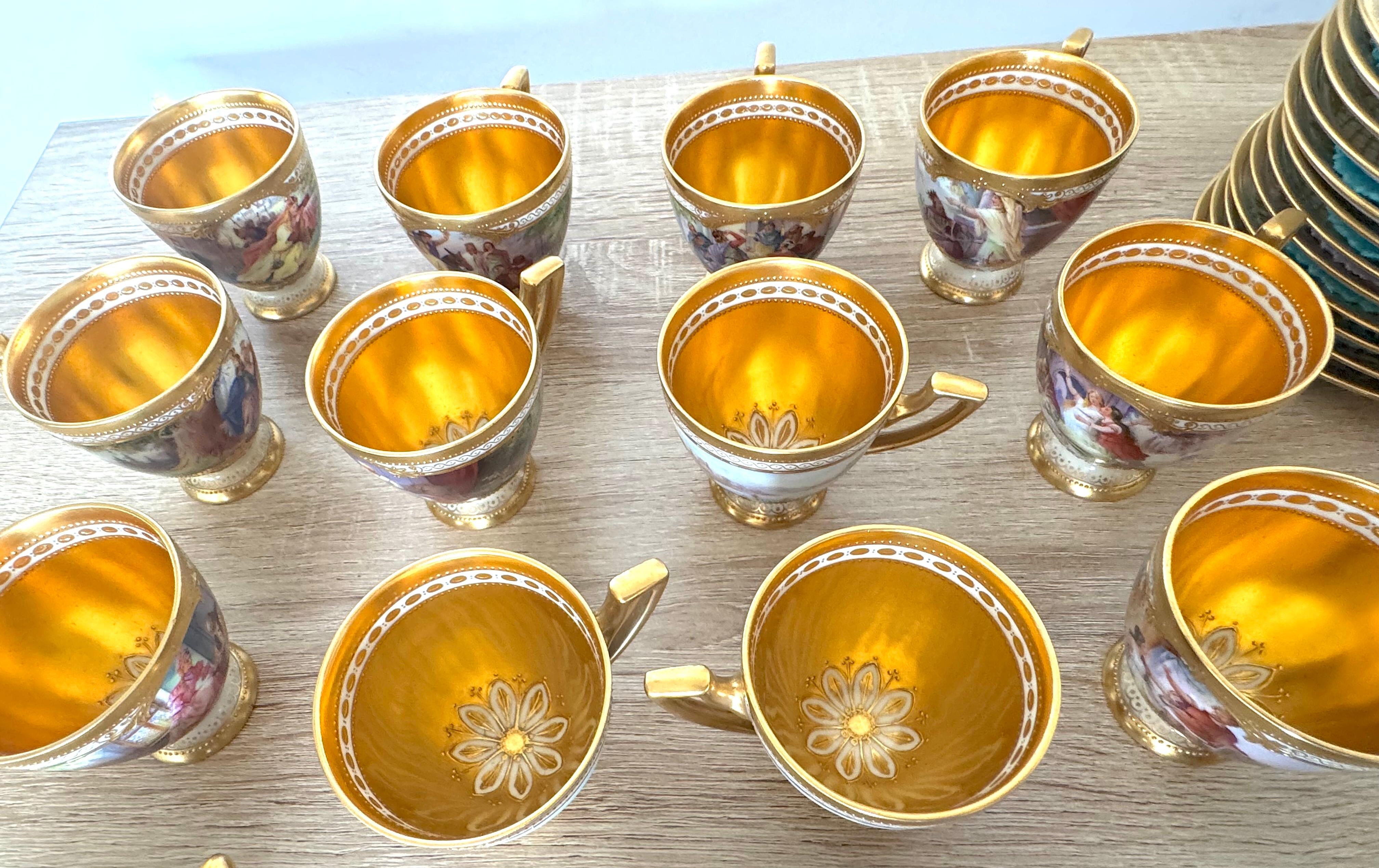 Metà XX secolo Set di tazze da caffè demitasse Ambrosius Lamm Dresden Opera Set di 4 tazze da caffè demitasse in vendita