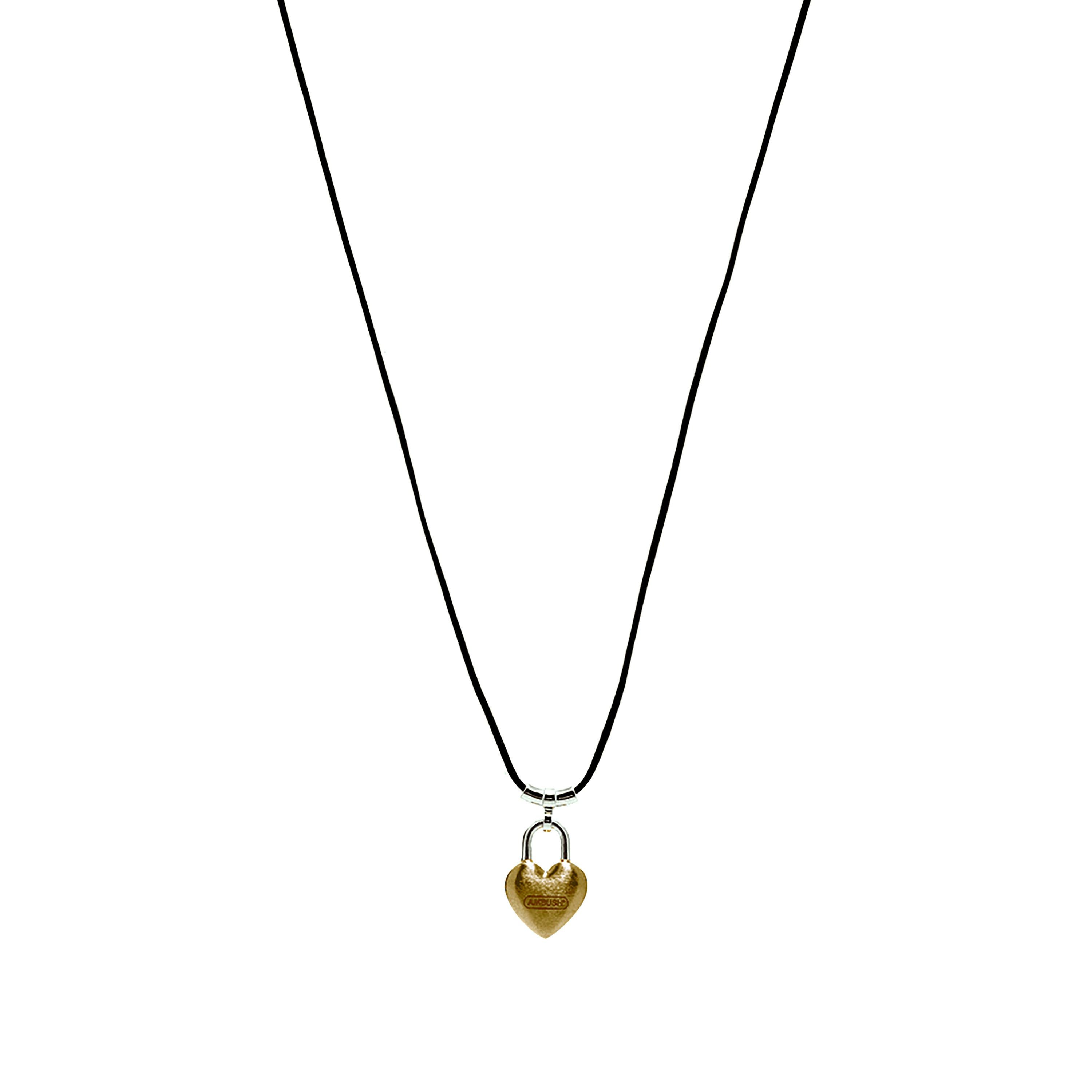 Dettagli del prodotto: Ambush - Collana con lucchetto a cuore - NUOVA con scatola e sacchetto di stoffa - Made in Japan - RRP £359,00
Label: Ambush
Materiali: Ciondolo a cuore in argento sterling 925 spazzolato e tonalità oro / Hardware del ciondolo
