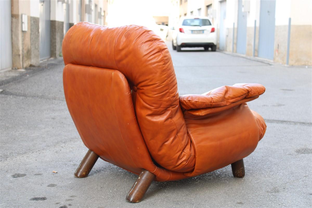 Amchair Cobianchi Insa 1970s Cognac Leather Italian armchair very comfortable In Good Condition For Sale In Palermo, Sicily
