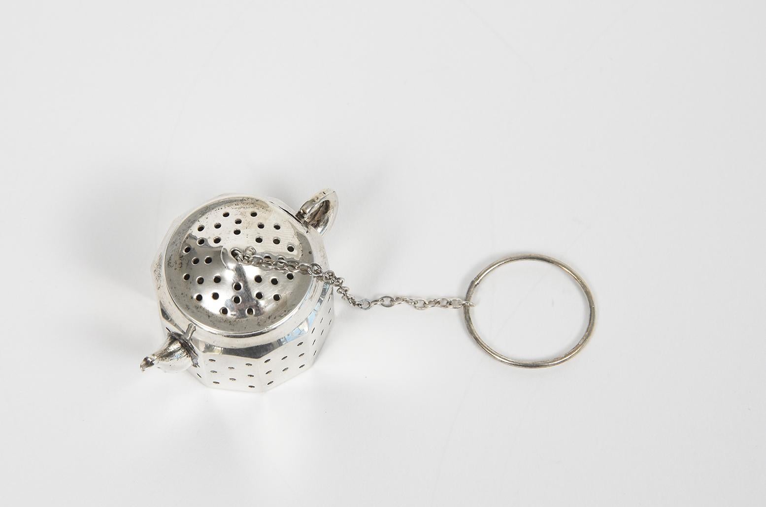 Amcraft Sterling Silver Figural Teapot Tea Ball Strainer Holder In Good Condition In Miami Beach, FL