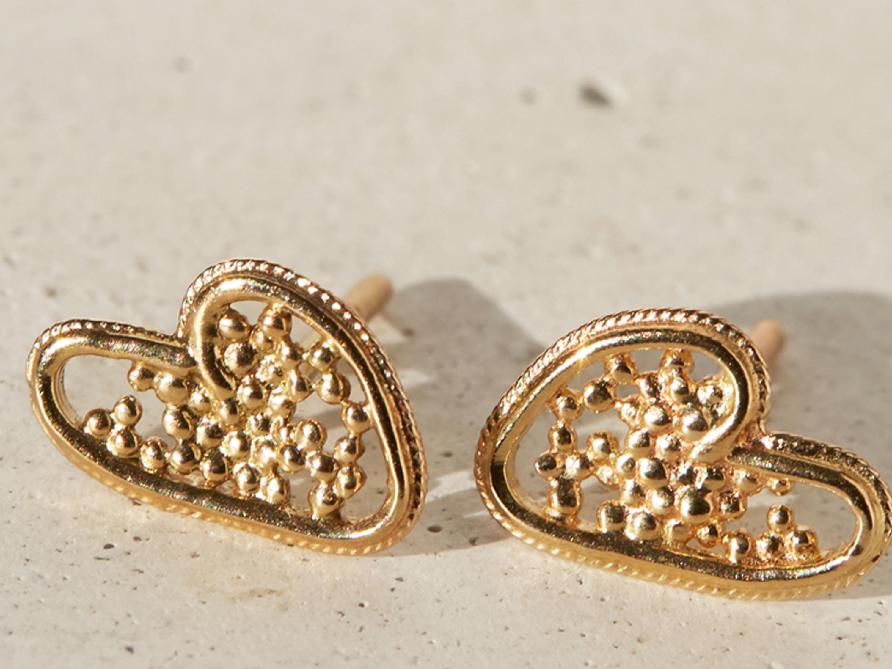 Ame 14 Karat Gold Heart Studs by Mon Pilar

Asymmetrical heart earrings featuring miniature granules of gold. Can be worn as a matching set with our Ame Necklace.
Available in 14 karat recycled yellow gold.
Dimensions: 8mm X 10mm
Post back,