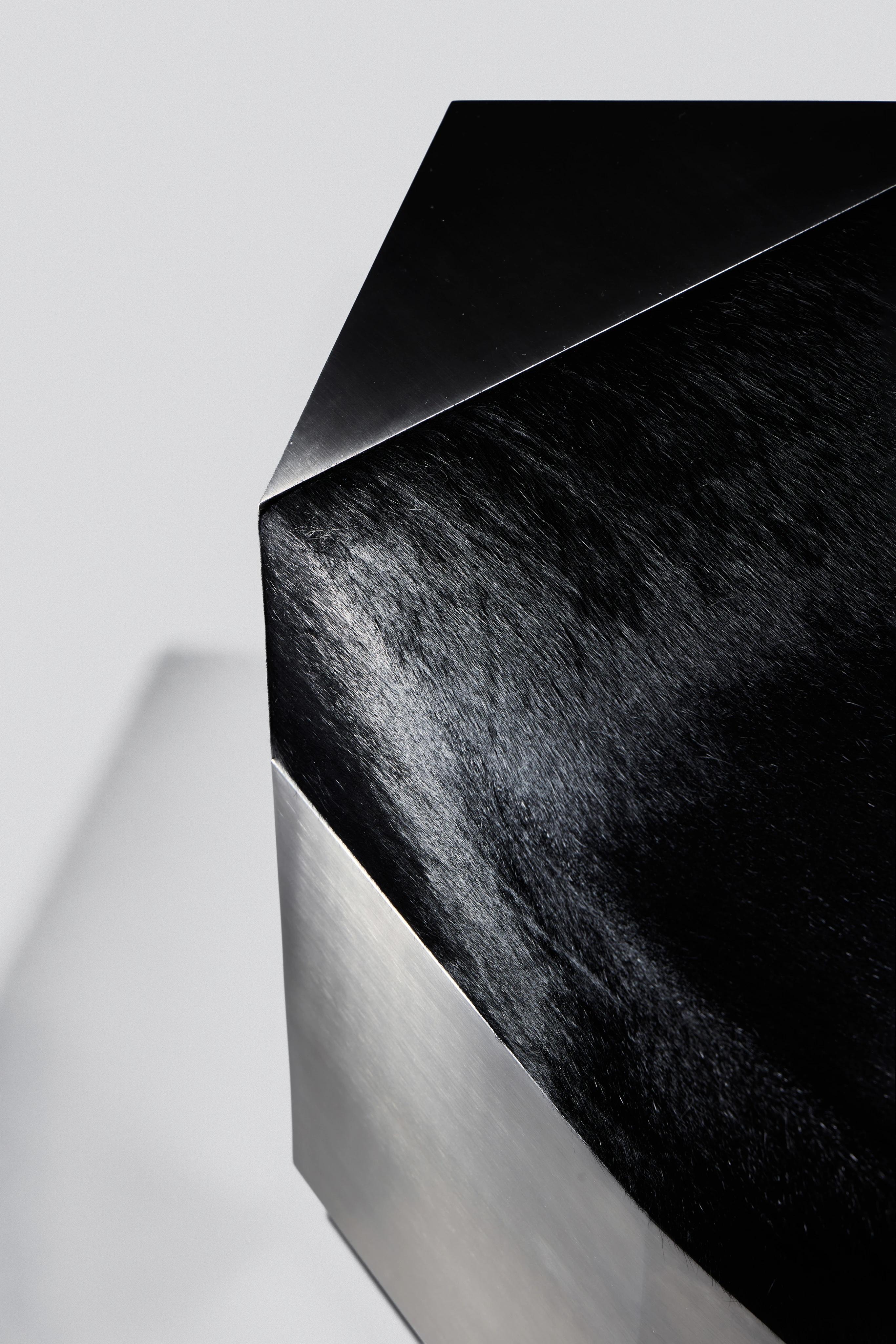Américain Pouf moderne I+I en acier inoxydable brossé et cuir de vachette noir par Zoe Wolker en vente