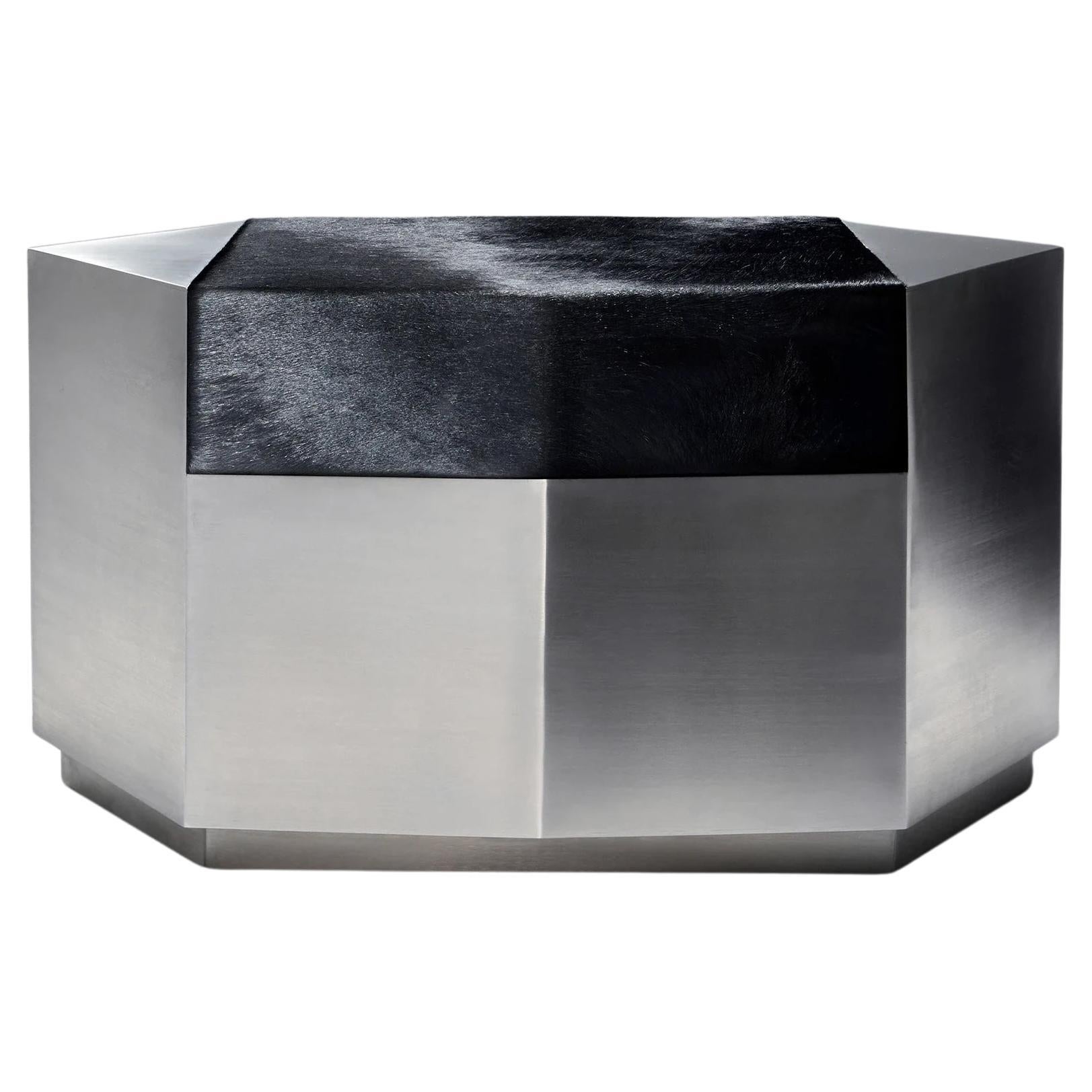 Pouf moderne I+I en acier inoxydable brossé et cuir de vachette noir par Zoe Wolker