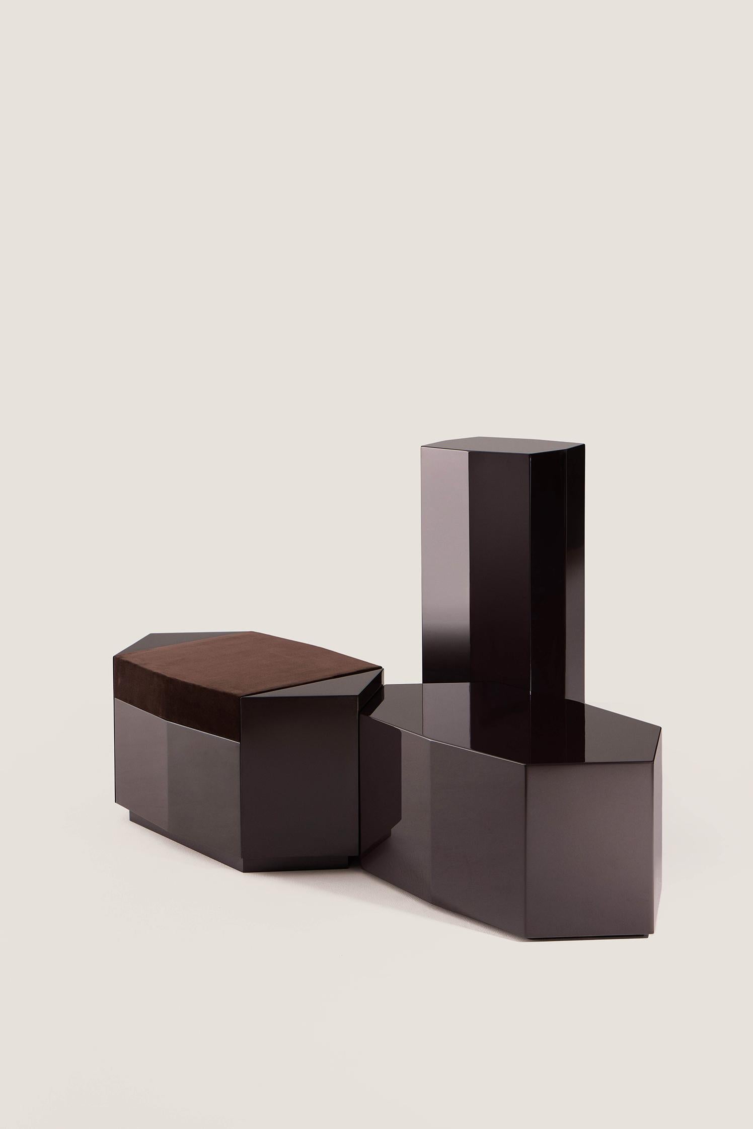 Pouf moderne Ame I en MDF laqué chocolat Coussin en velours Burgun par Zoe Wolke en vente 3