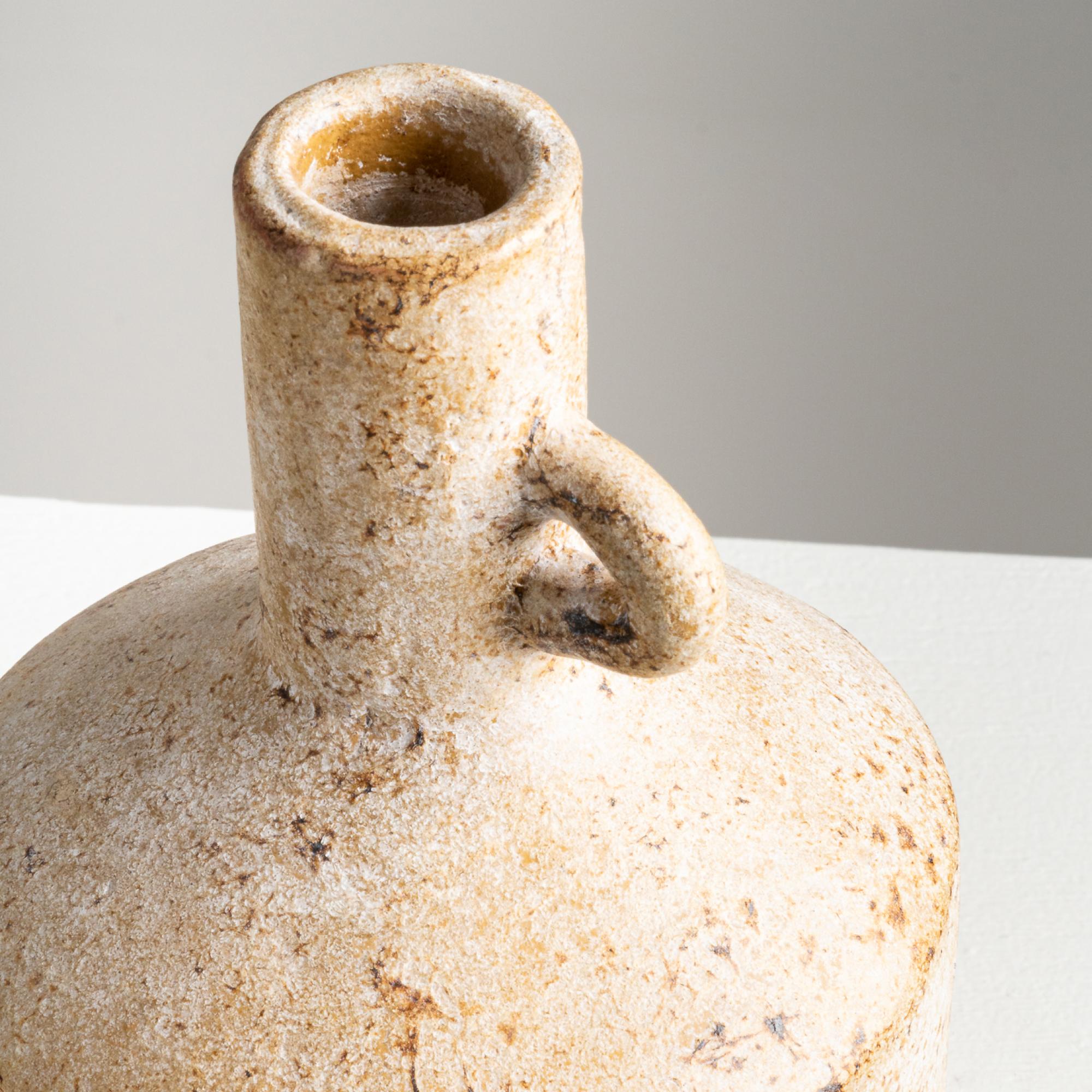 Fatto a mano Vaso Ame, brocca di terracotta strutturata fatta a mano in beige in vendita