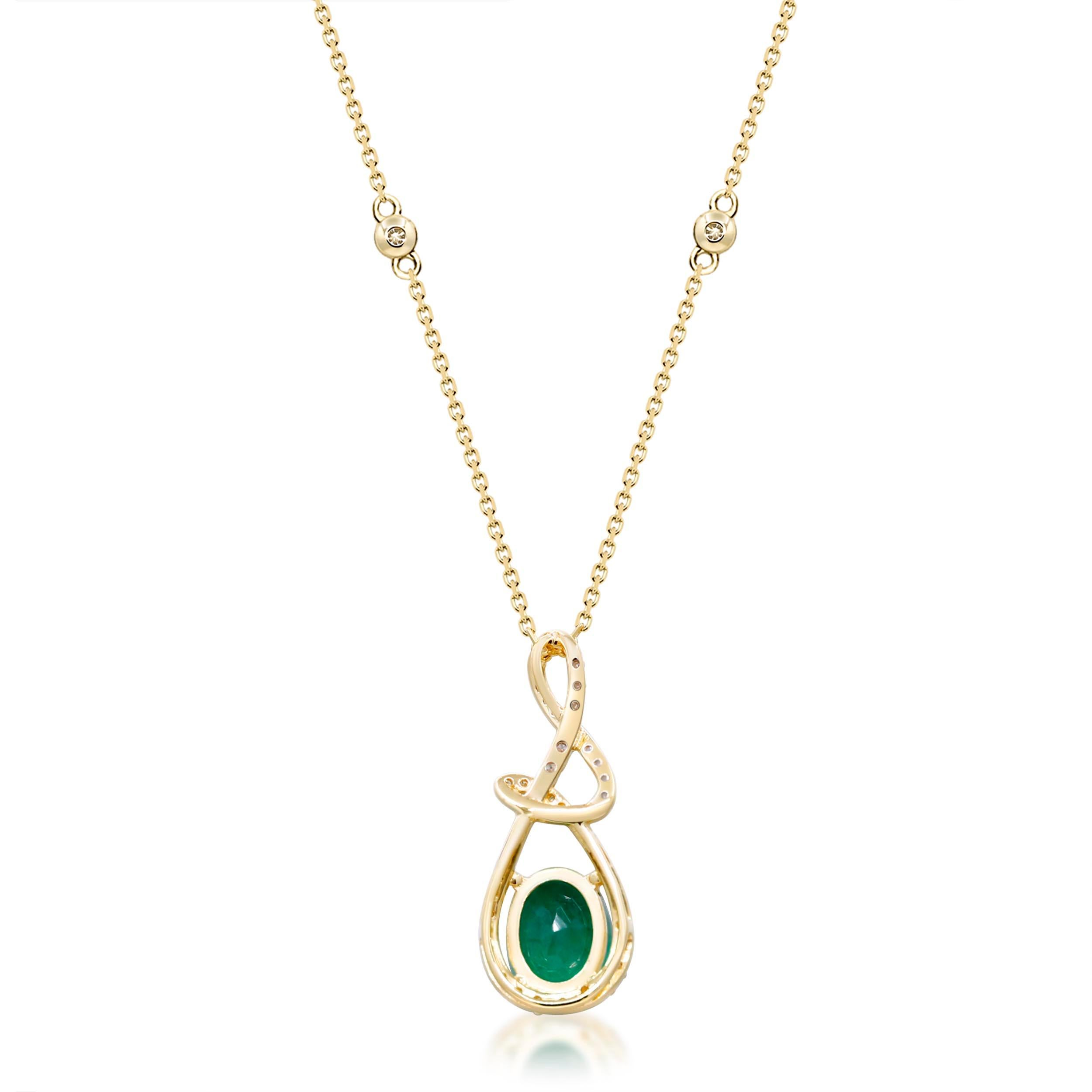 Taille ovale Pendentif Amelie en or jaune 14K avec émeraude de taille ovale en vente