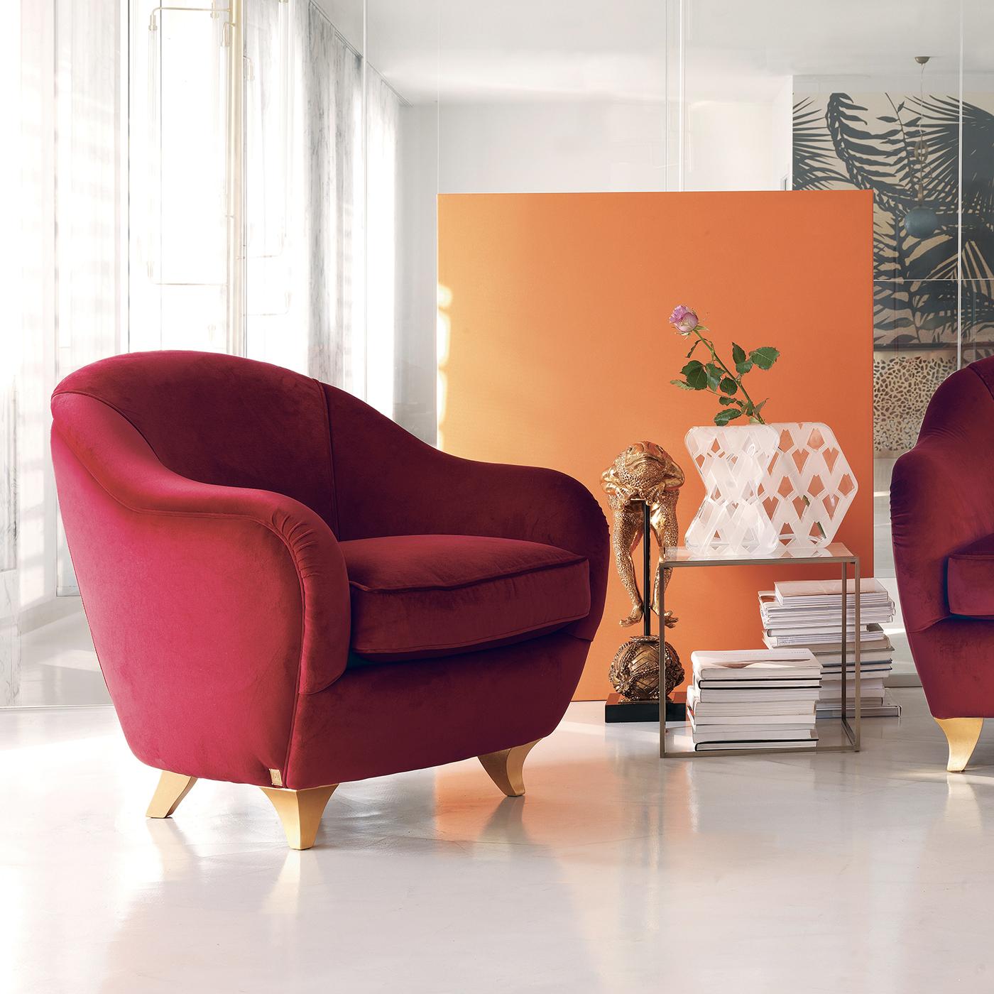 An exercise in comfort and modern design, this armchair is timeless and elegant and will bring a luxurious accent into any home. Either in an entrance, paired with a twin in the living room, or as accent chair in a bedroom, this chair will lend a