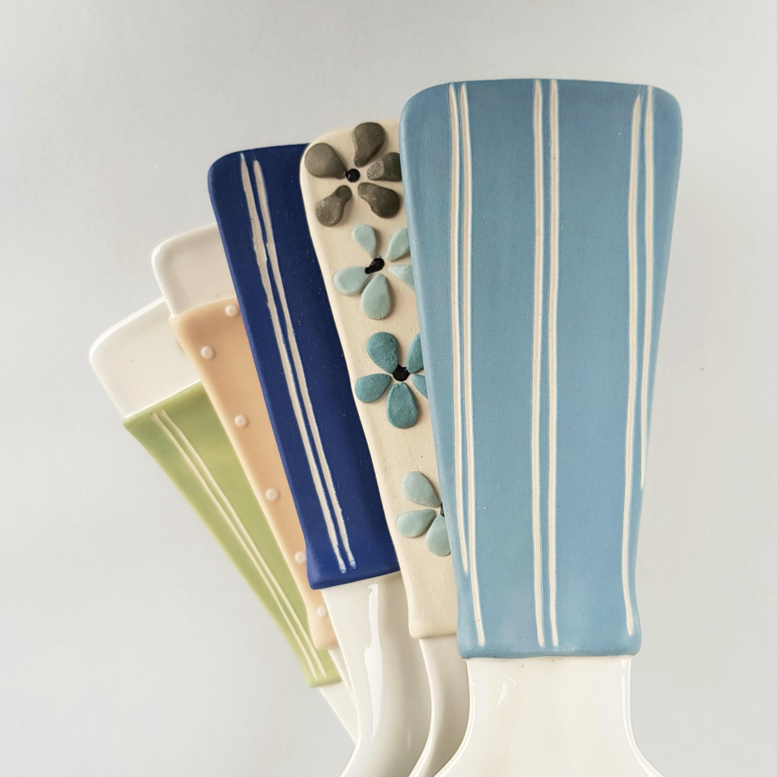 This wonderful collection encourages to participate in the process of combining small pleasures into a significant whole by regarding details as both minute and essential. Our artist care a lot about details in her creations. 
All the ceramics are