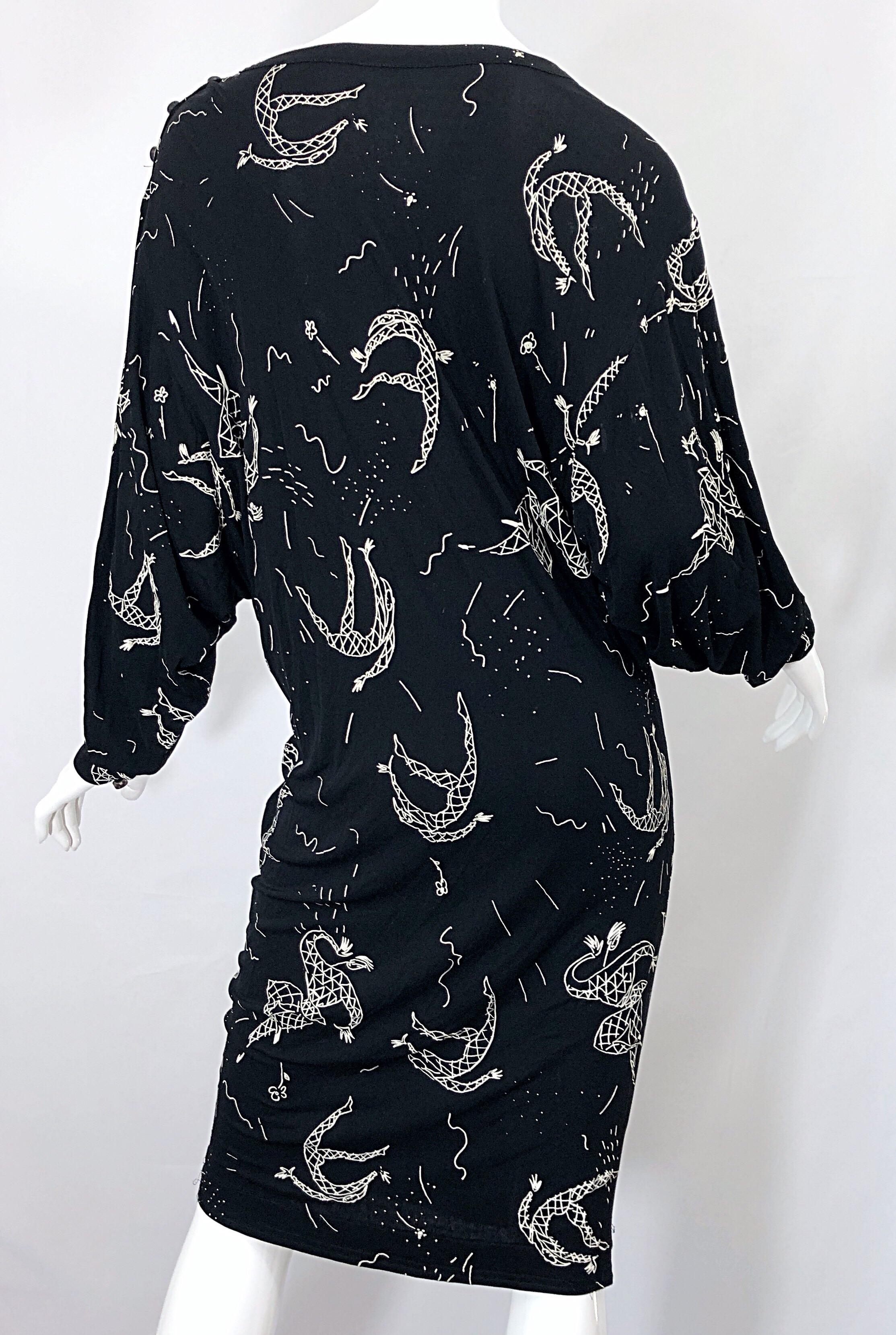 Amen Wardy 1980er Jahre Handbemaltes Kleid mit schwarzem und weißem Harlekin-Print 80er Jahre im Angebot 5