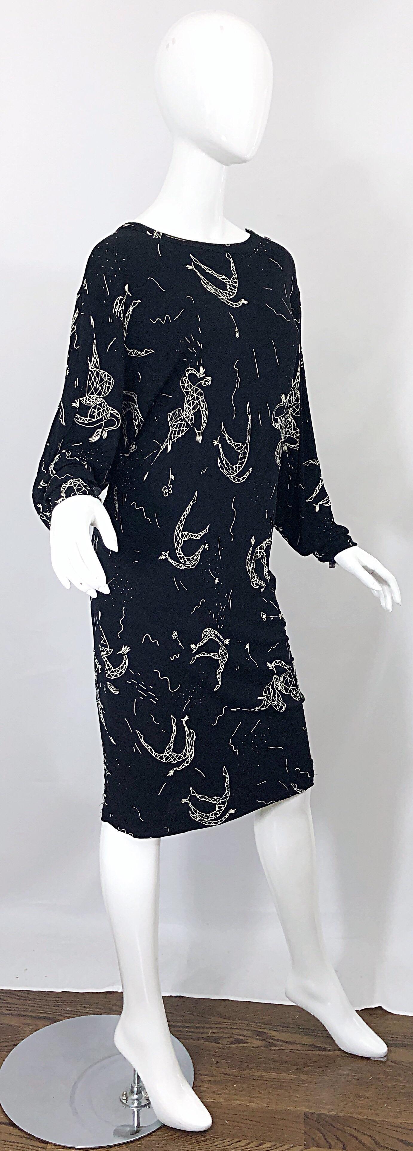 Amen Wardy 1980er Jahre Handbemaltes Kleid mit schwarzem und weißem Harlekin-Print 80er Jahre im Angebot 1