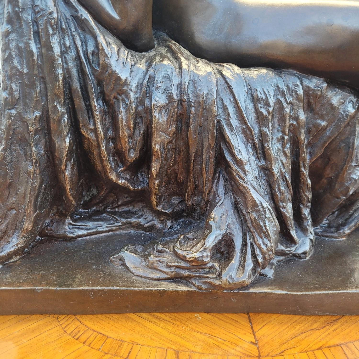 Amendola, Scultura in bronzo di una donna antica, XIX secolo in vendita 1