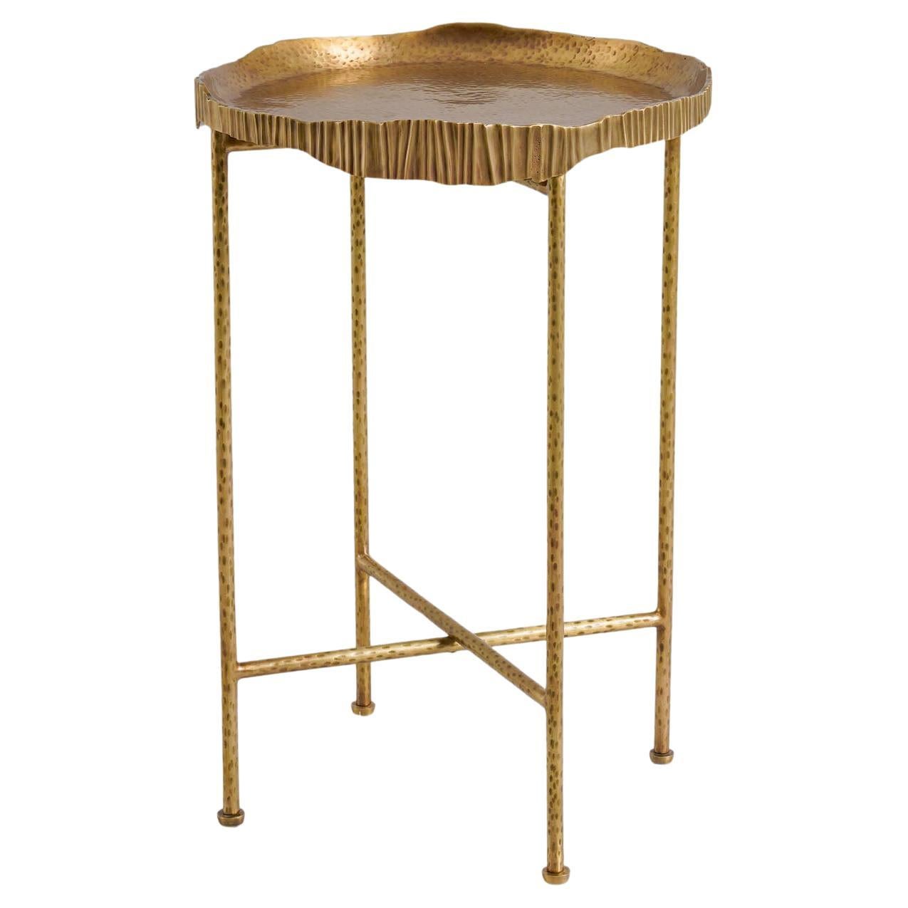 Amer Tray Table Medium in ottone, Viya di Vikram Goyal