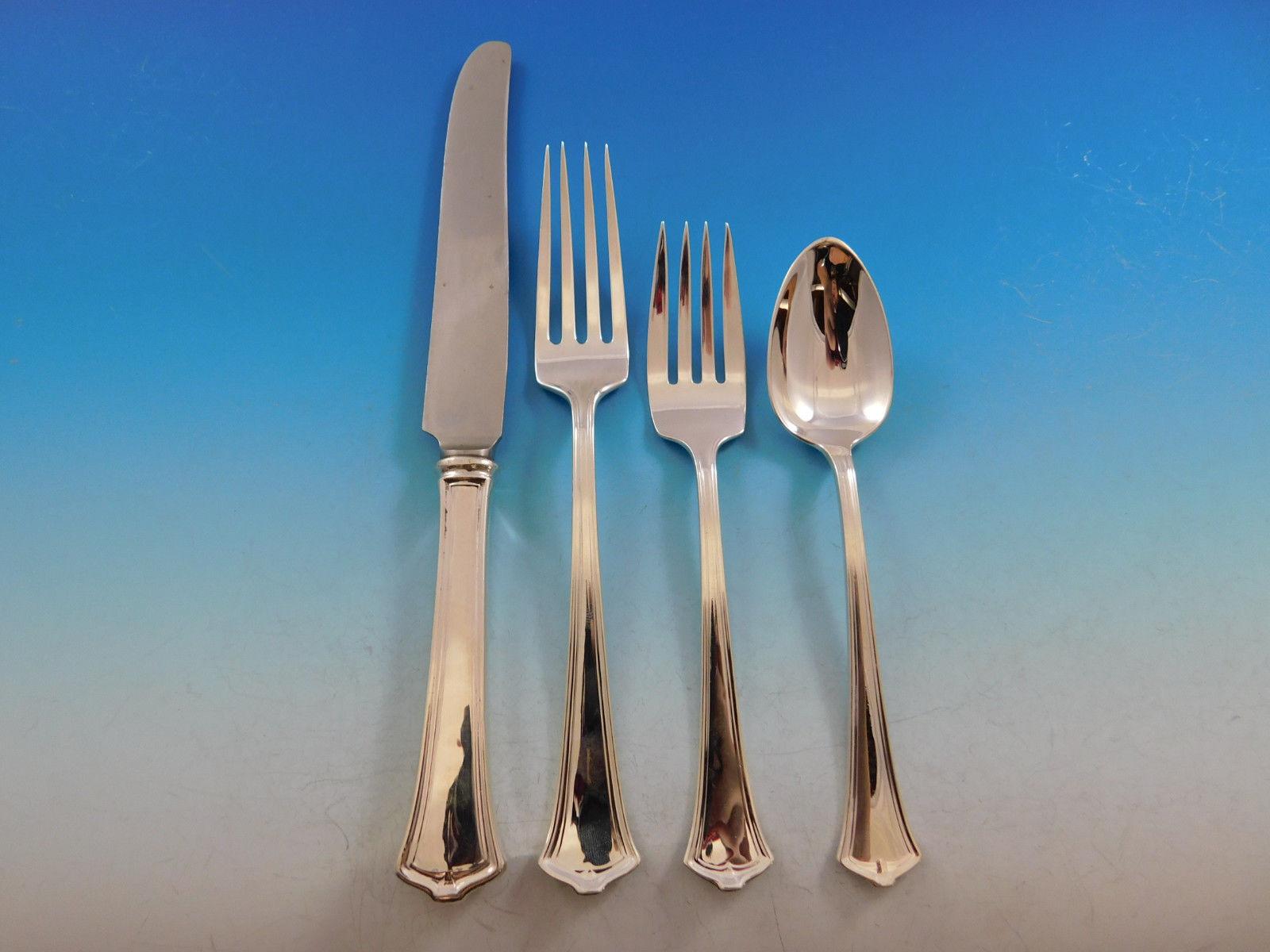 America by Wallace, circa 1915, sterling silver flatware set of 32 pieces. Great starter set! This set includes:

6 Knives, 8 3/4