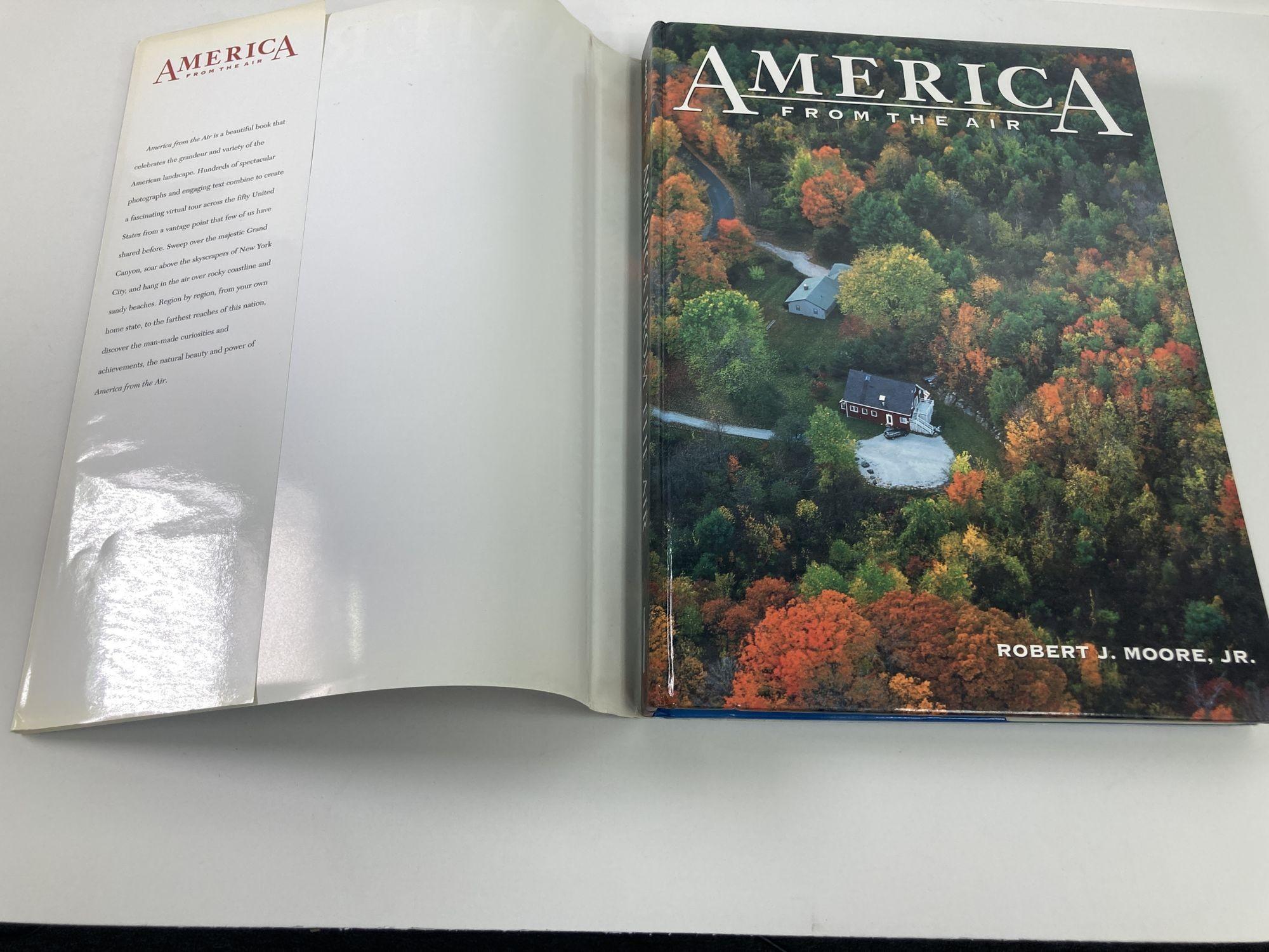 America from the Air by Robert J. Moore Laura Accomazzo Hardcover Book In Good Condition For Sale In North Hollywood, CA